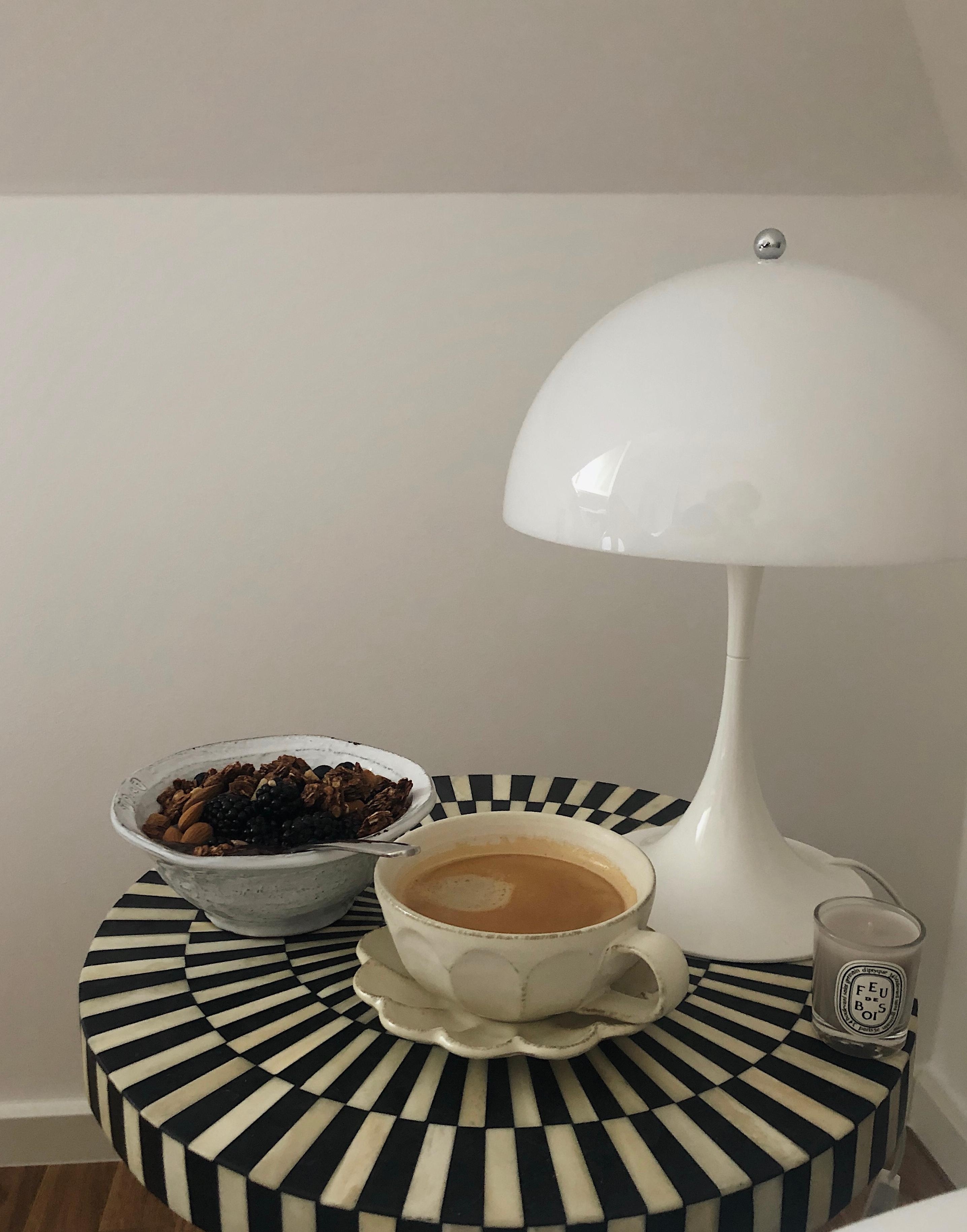 Things I like ☕️
#coffeeinbed #breakfast #gumo #couchstyle #midcentury #coffeedaily #panthella#louispoulsen #diptique 