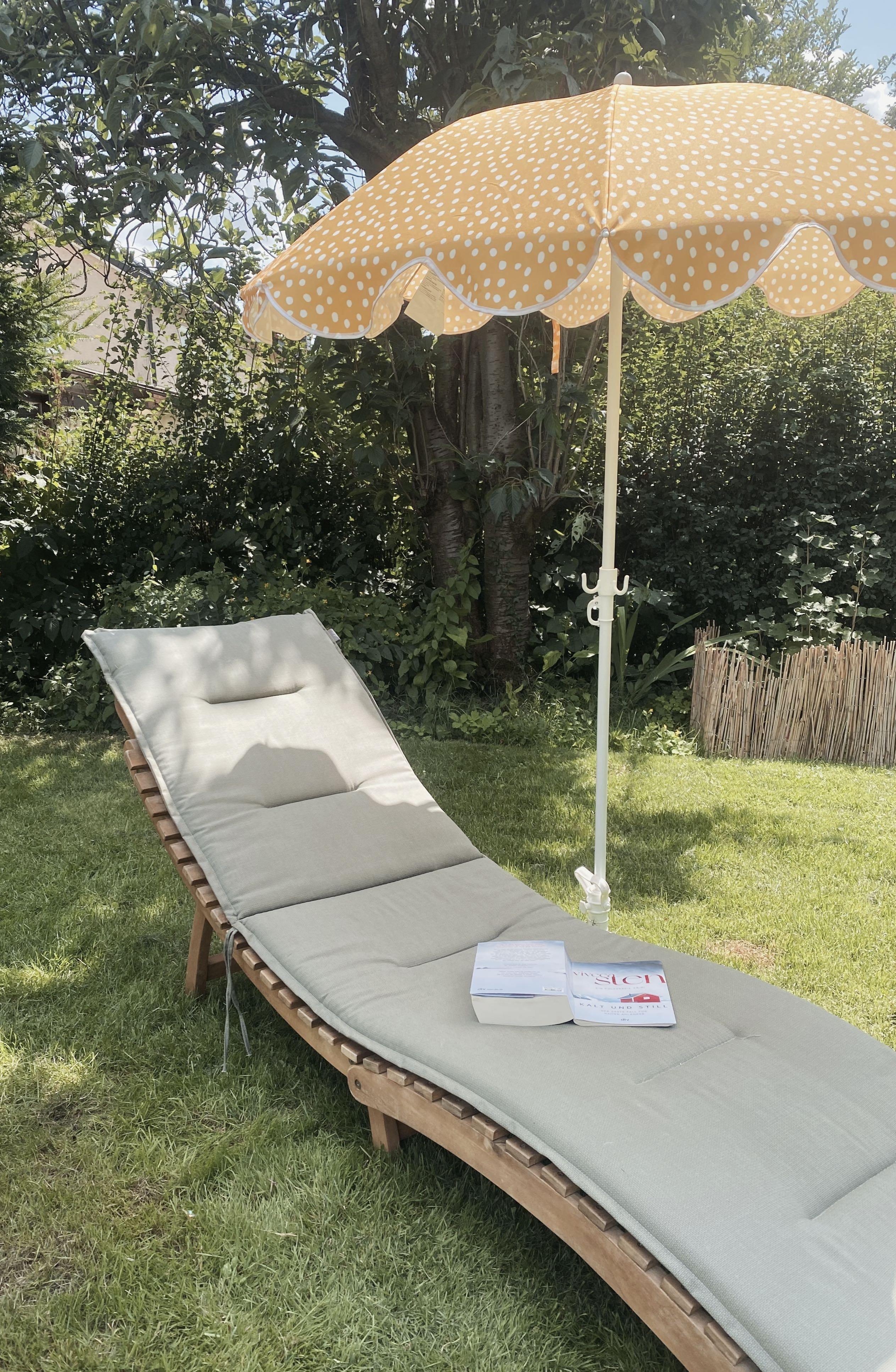 Time to relax...
#garten #sonnenschirm #relax #grünerleben #couchstyle #farbe #gelb #gartenmöbel #liege #sommer #lesen 