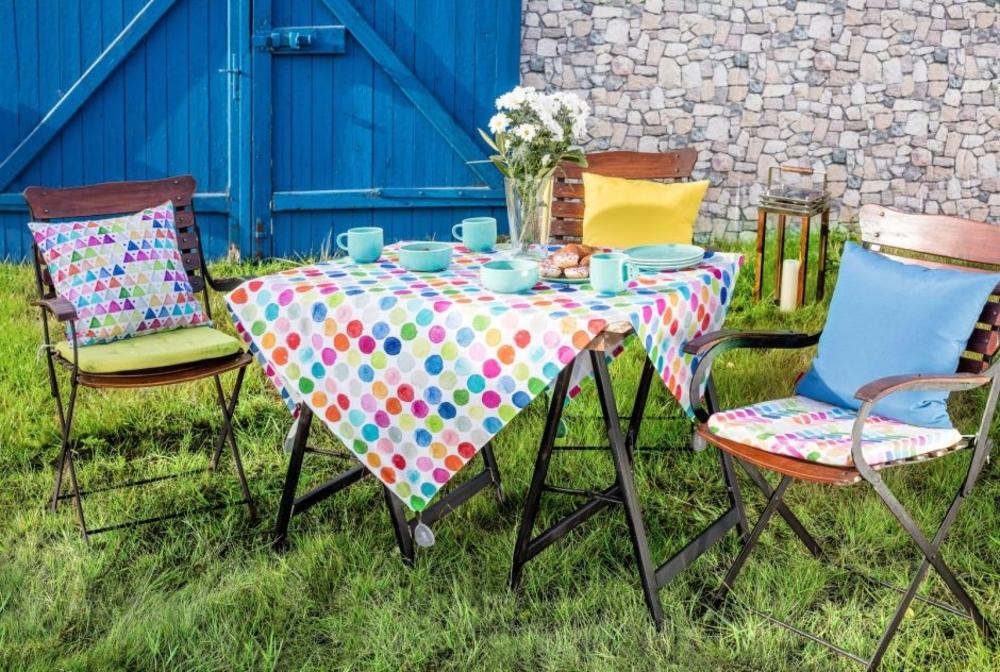 Tisch im Garten #gartentisch ©Dekoria