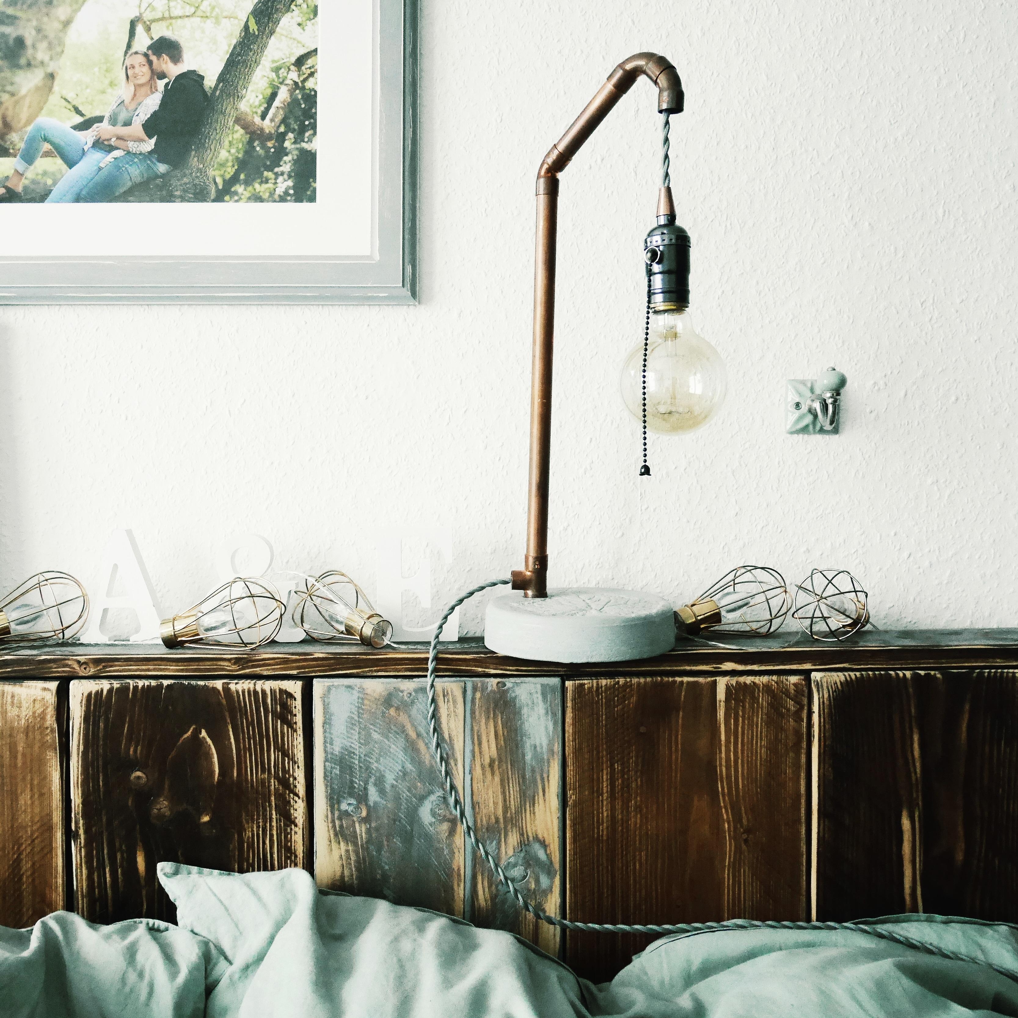 Tischlampe aus #Kupferrohr und #Beton 💙
#DIYWeek #DIYUpcycling