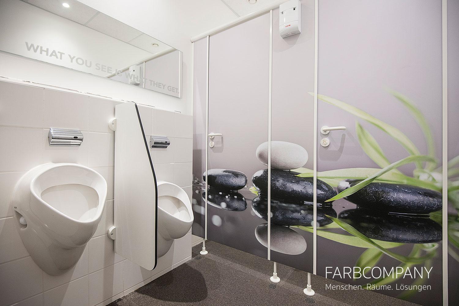 Toiletten mit Wohlfühlcharakter #toilette #wandtapete #raumgestaltung #wellness #raumkonzept #wellnessraumgestaltung ©Mike Schleupner