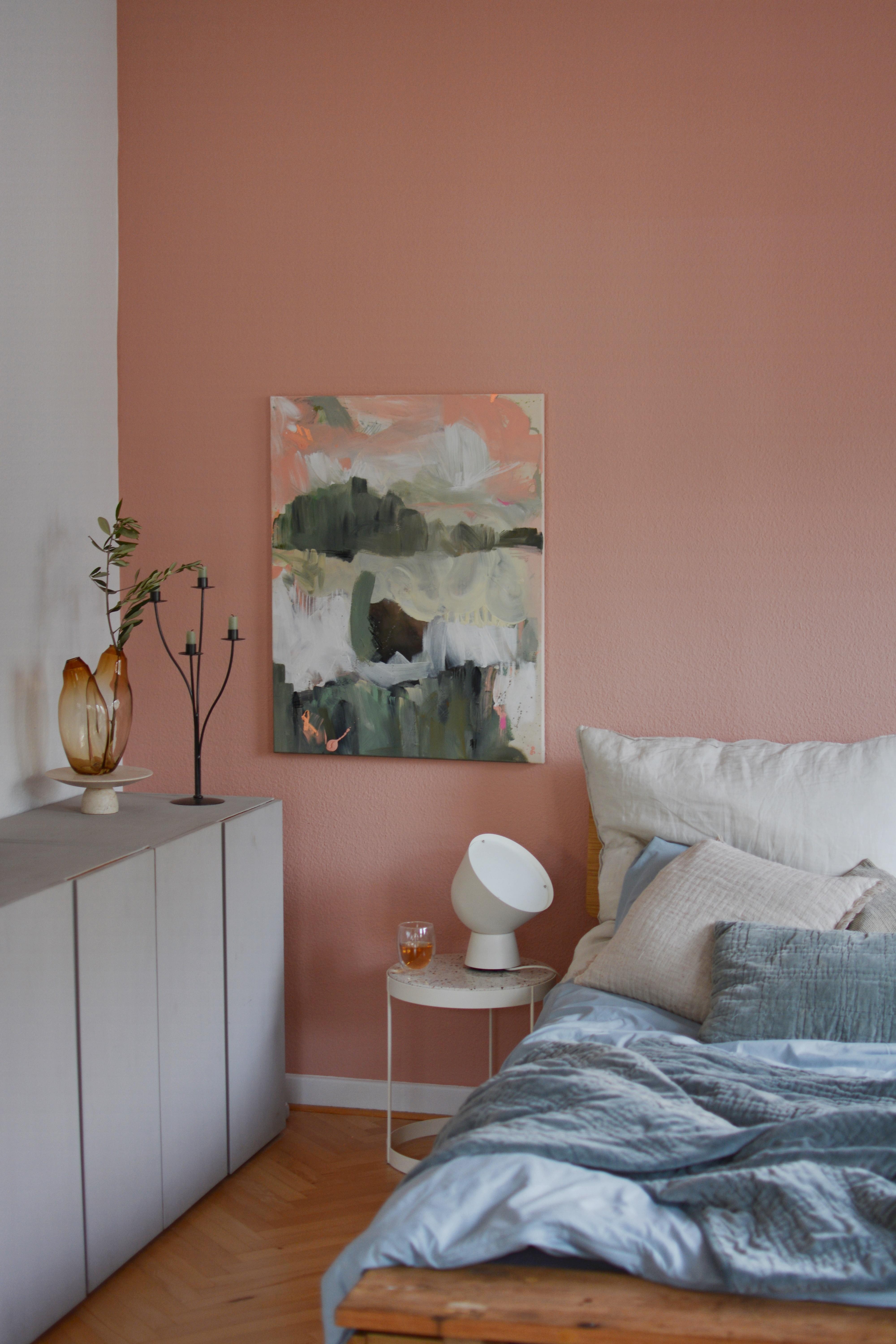Ton in Ton mit unserer Wandfarbe 🐷 #kunst #abstraktekunst #schlafzimmer #altbauliebe