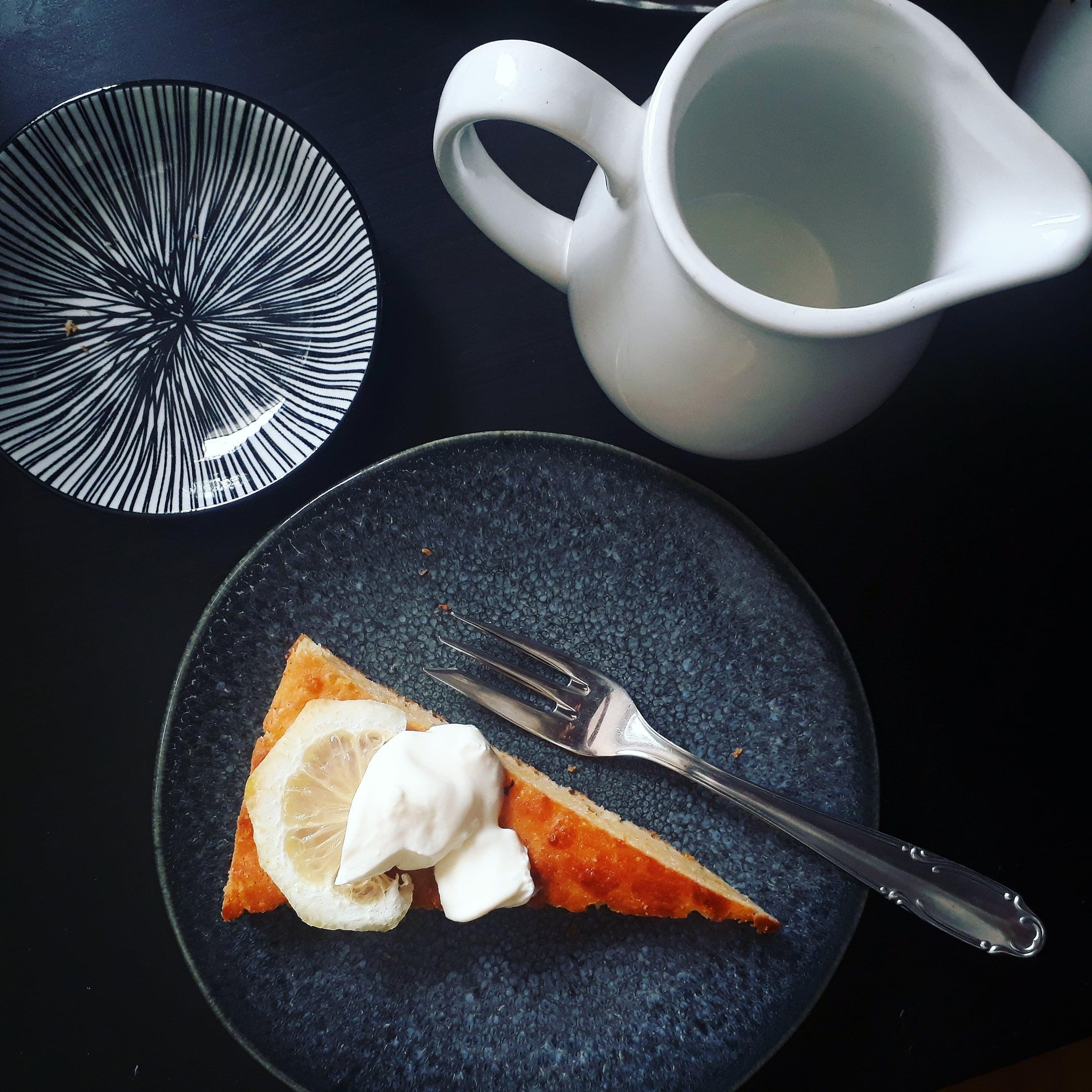 (Toskanischer?) Zitronenkuchen. Ein Biss(ch)en Glück & Süden ♡ #küchenliebe #backen #zuhause #hierundjetzt