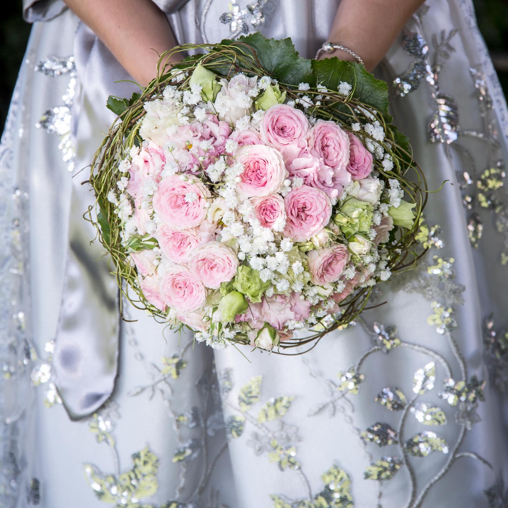 Trachtenhochzeit mit wunderschönen Brautstrauß 👰 

#hochzeit #brautstrauß #tracht