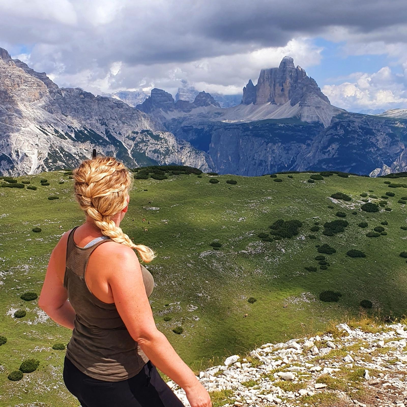 #travelchallenge 
#wandern in den Dolomiten / Südtirol mit Blick auf die drei Zinnen ⛰🧭🏞