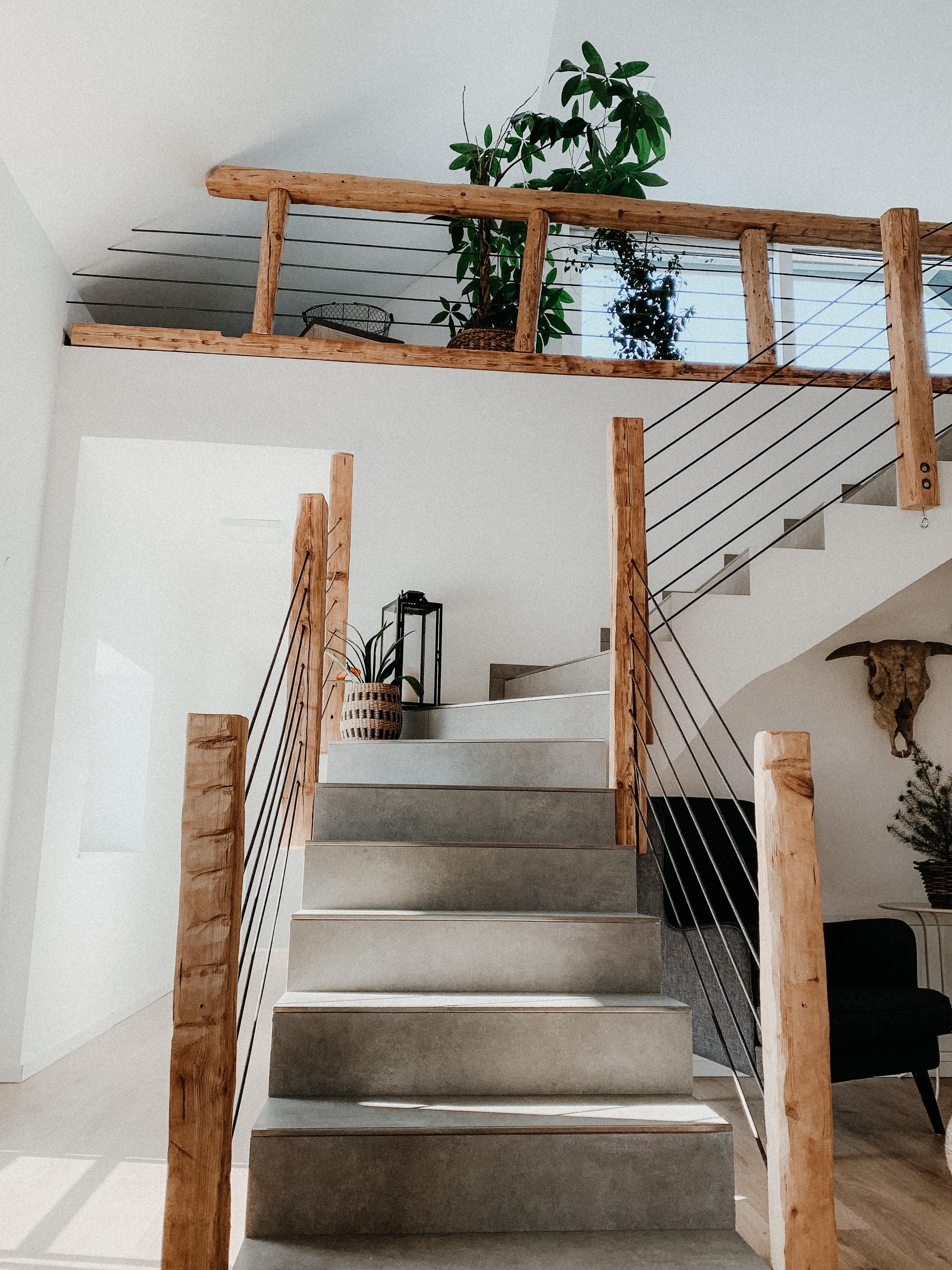 Treppengeländer DIY 🤎
#diy #altholz #betonoptik