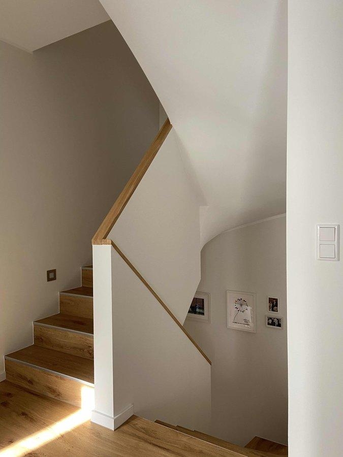 #Treppenhaus #Holz #Handlauf #Treppe #Minimalismus 