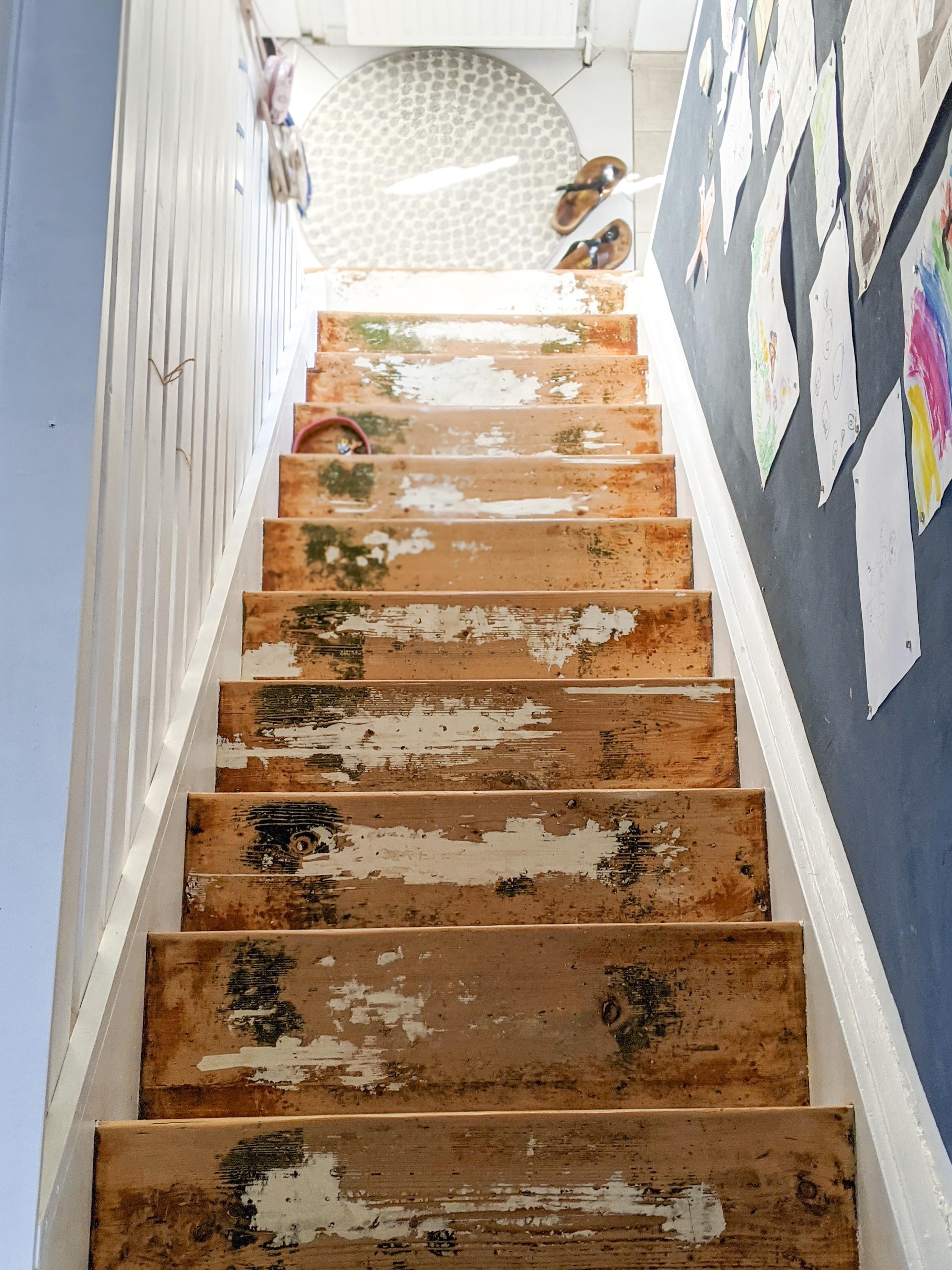 Treppenrenovierung - unperfekt ist auch schön
#treppe #treppenrenovierung #eingangsbereich #vintage #renovieren 