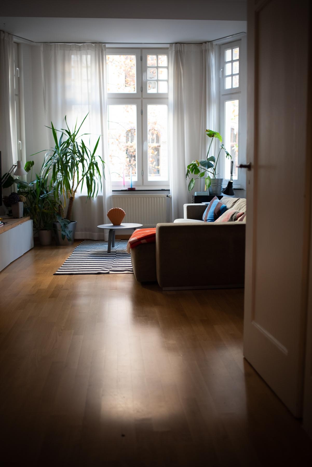 Trister Dezembermorgen. Habts trotzdem schön! #livingroom #wohnzimmer #interiorstyle #altbau #altbauliebe #interior 