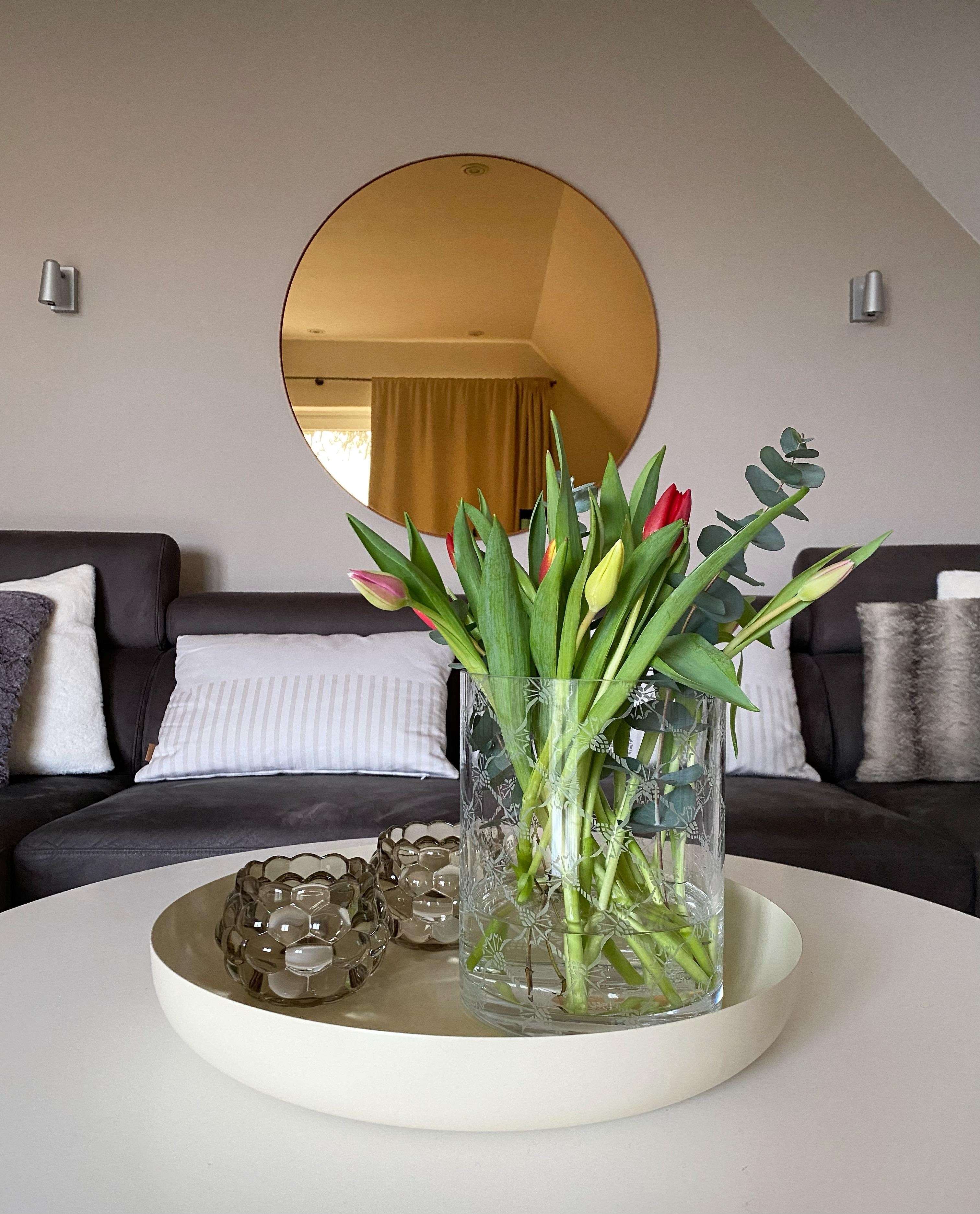 #tulpen #gemütlichesplätzchen #wohnzimmer #homesweethome
#deko