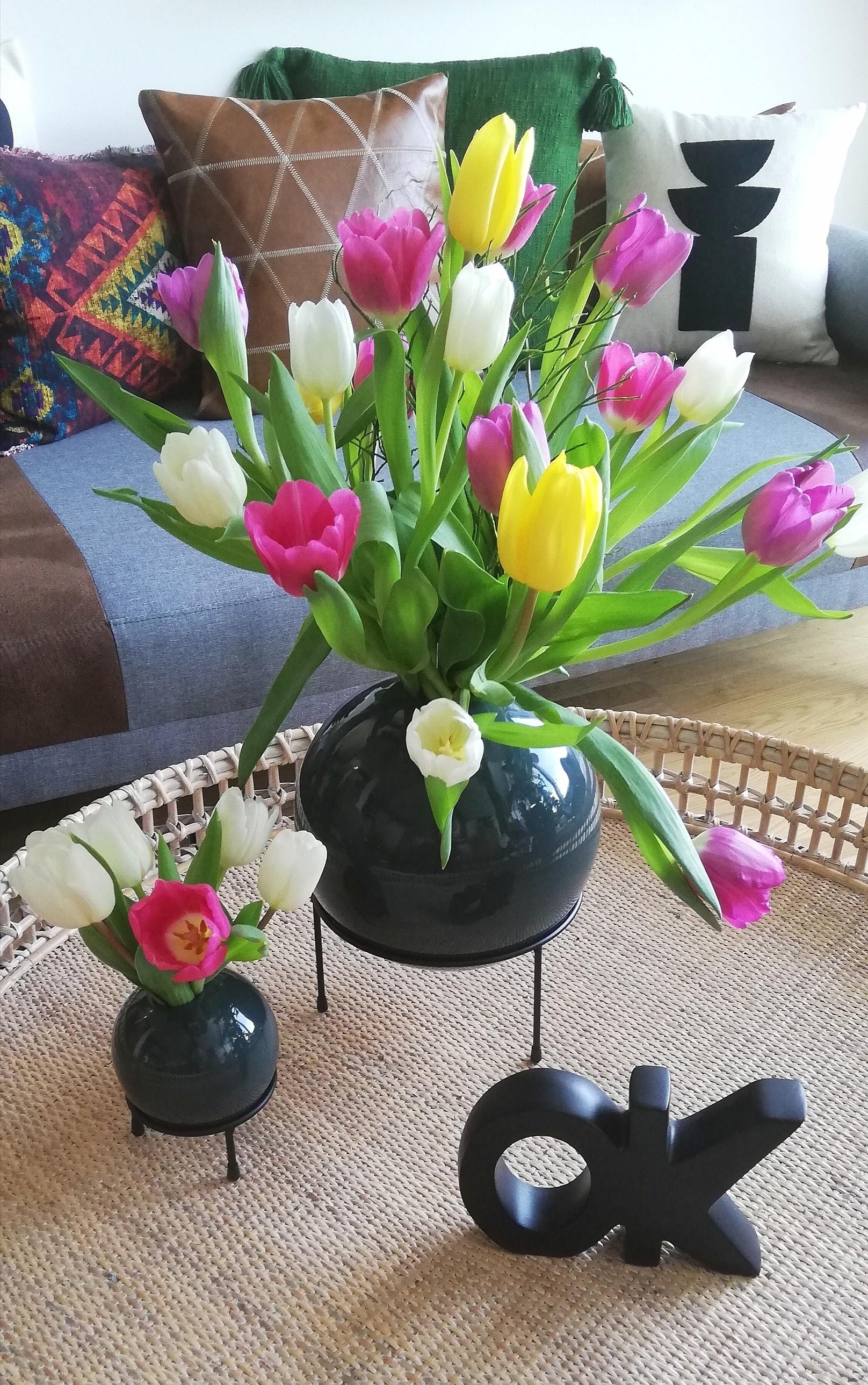 #tulpenliebe #tulpen #frischeblumen #living #home #flower #blumenzauber #decor #decoration #stayathome #love #cozyhome 