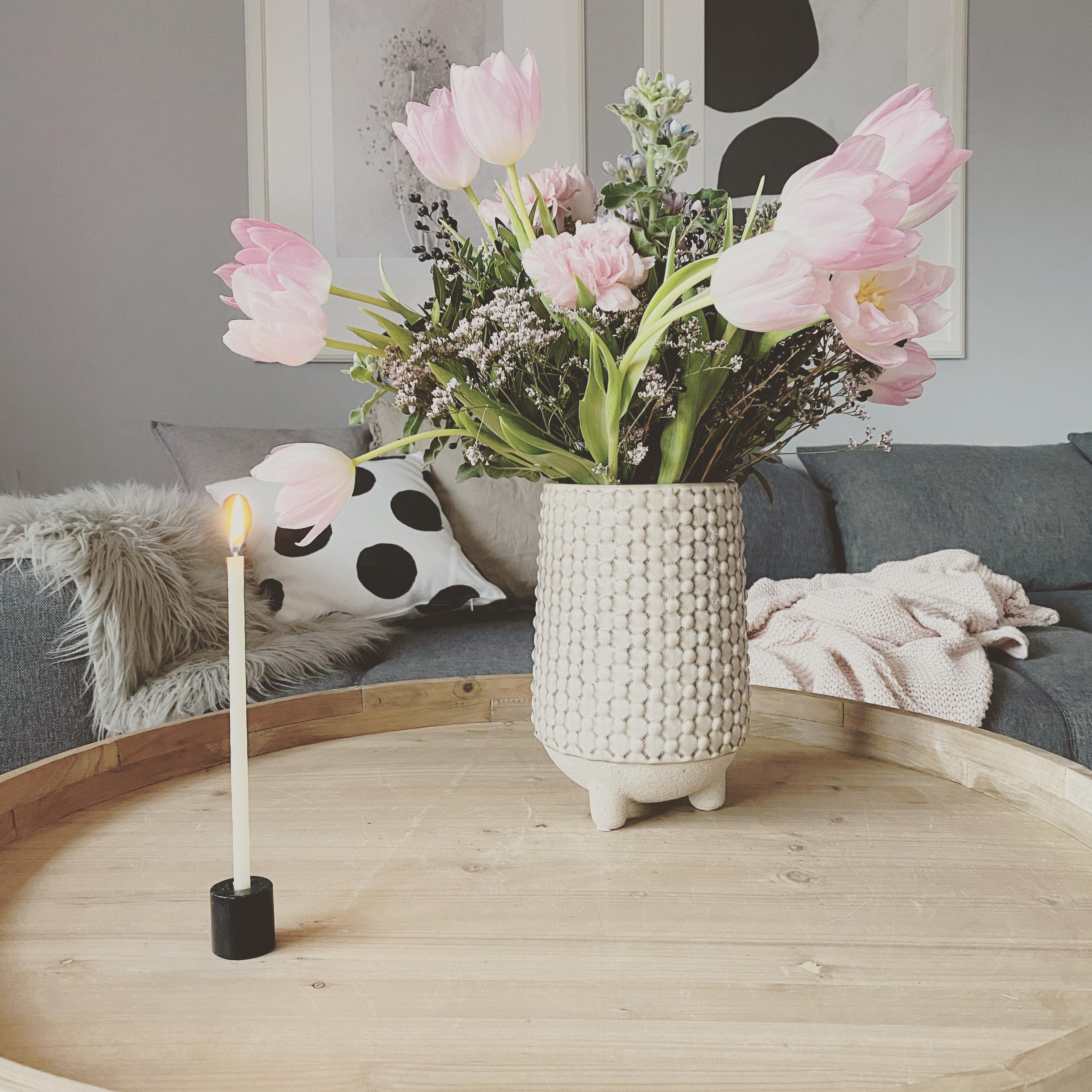 #tulpenliebe#frühlingsboten#dots#couchstyle#vasenliebe#freshflowers