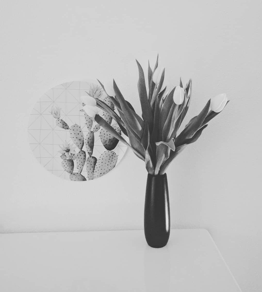 #tulpen#tulpenliebe#schwarzweiß#interior#dekoinspiration#flowers#asa#couchliebt#wohnzimmer#minimalistisch