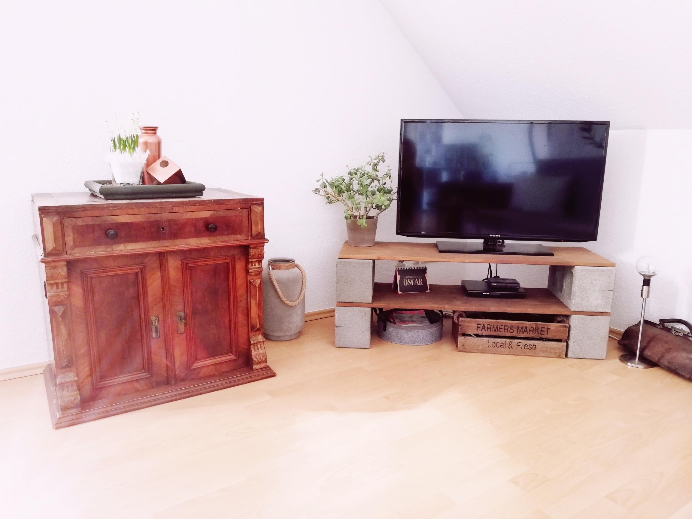 TV-Board in DIY Manier verliebt sich in antikes Kommodenerbstück
#livingchallenge #wohnzimmergestaltung