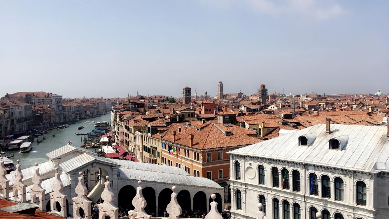Über den Dächern Venedigs

#veniceviews
#gonewiththegondola

💋