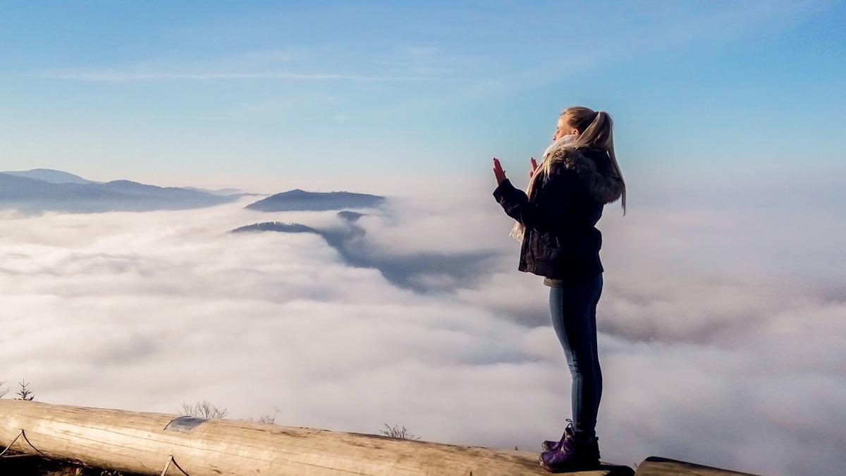 Über den Wolken. Ein wunderbarer Tag. Wir genossen die warmen Sonnenstrahlen, währenddessen das Tal in dickem Nebel lag.