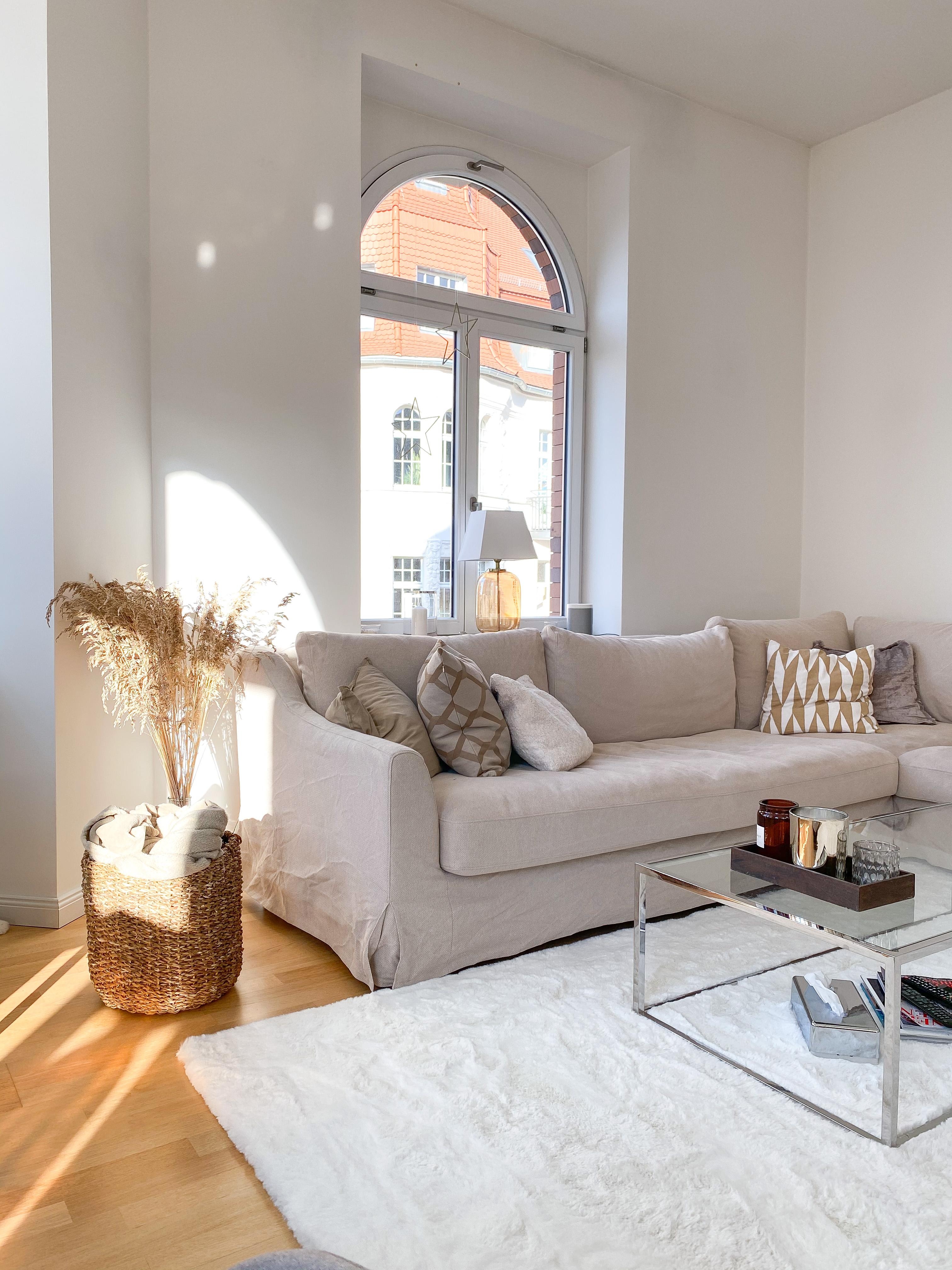 Und jetzt ab auf die Couch mit der Couch! #wohnzimmer #sofa #couch #livingroom #natural #white #light