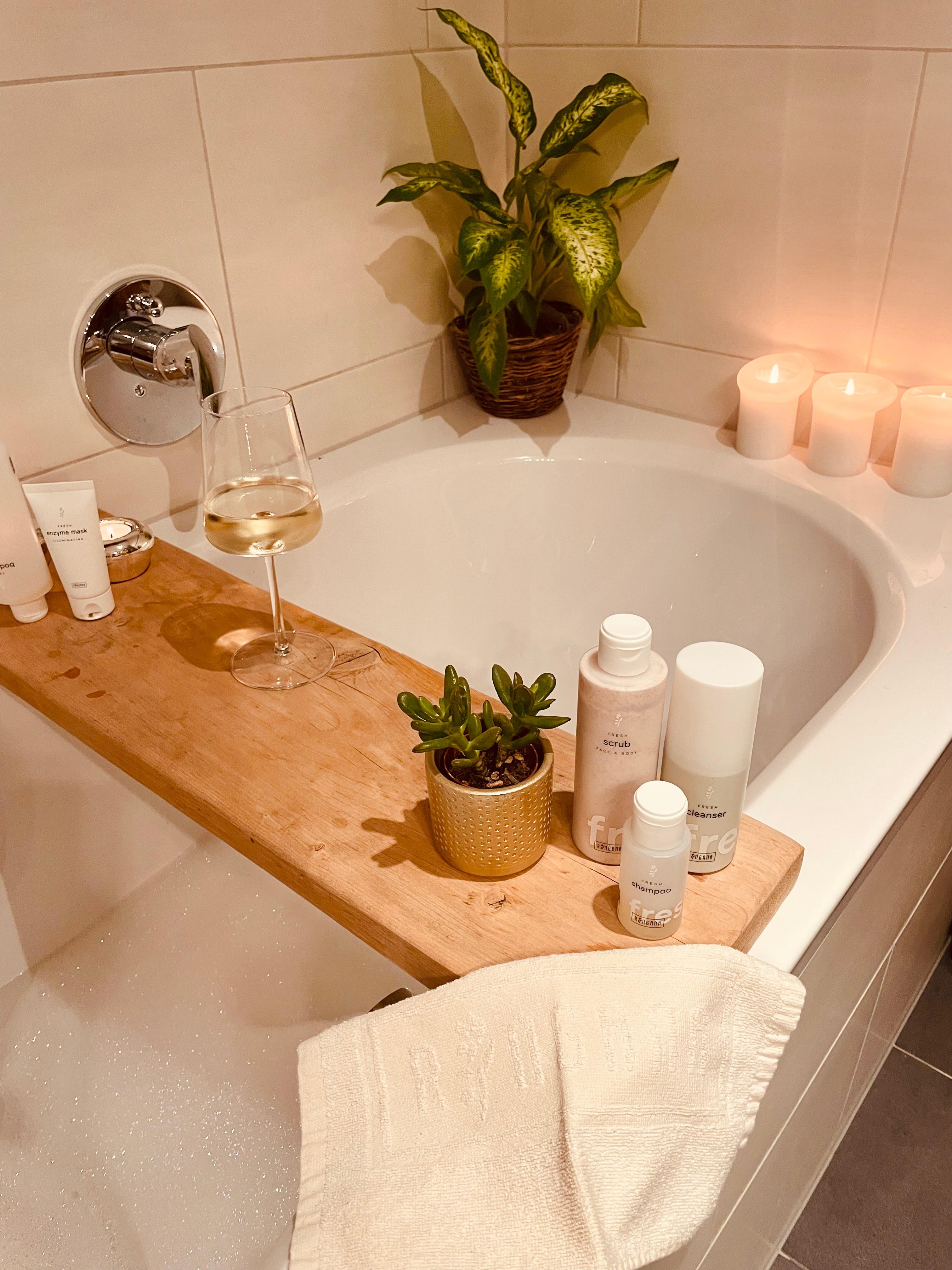 Und schwupps, ist schon fast #Herbst und es wird wieder Zeit für #Schaumbäder. #Badezimmer #Gemütlichkeit #Kerzen #Entspannung #Badewanne