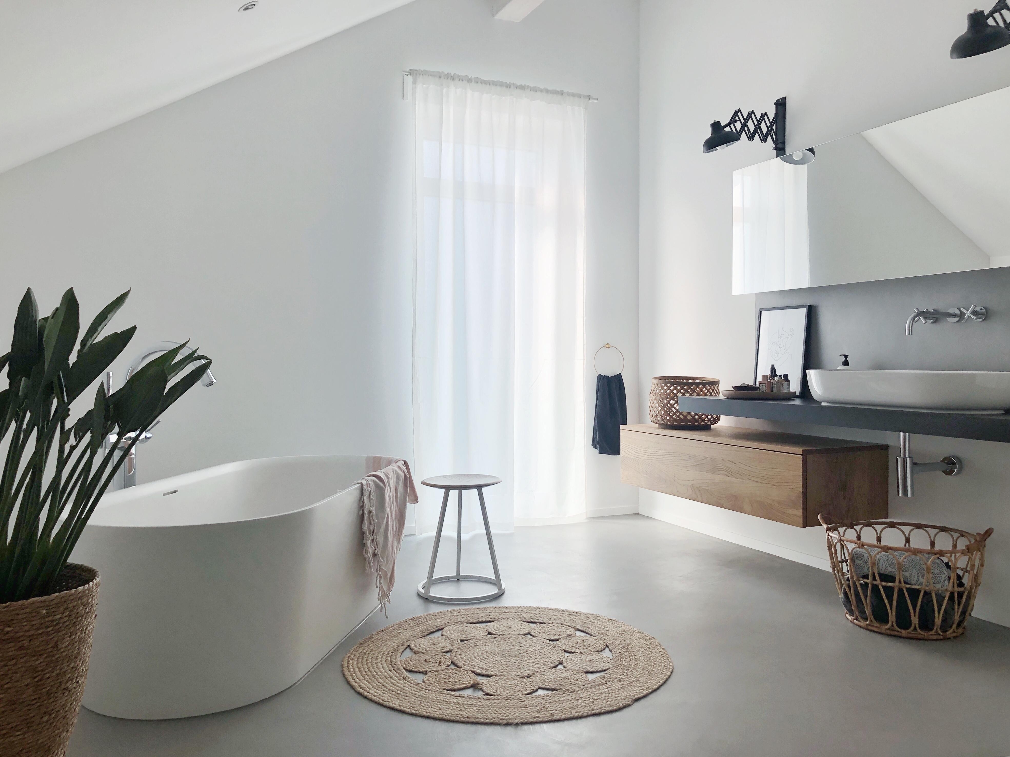 Unser Badezimmer in Beton und weiß!
#betoncire#beton#whitehome#easyliving#badezimmer#bad#bathroom