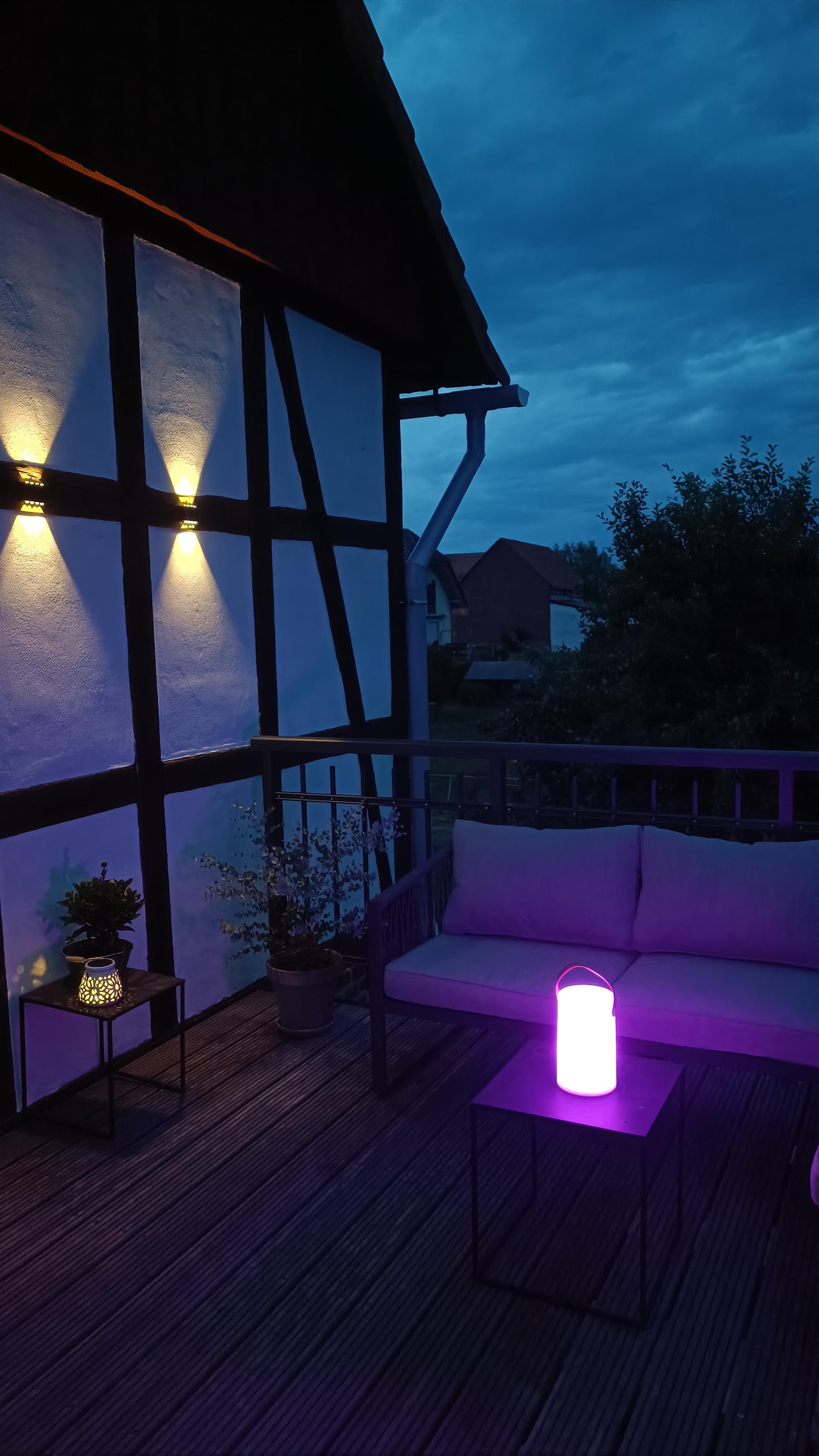 Unser Balkon bei Nacht ✨✨ #balkon #solarlampe
