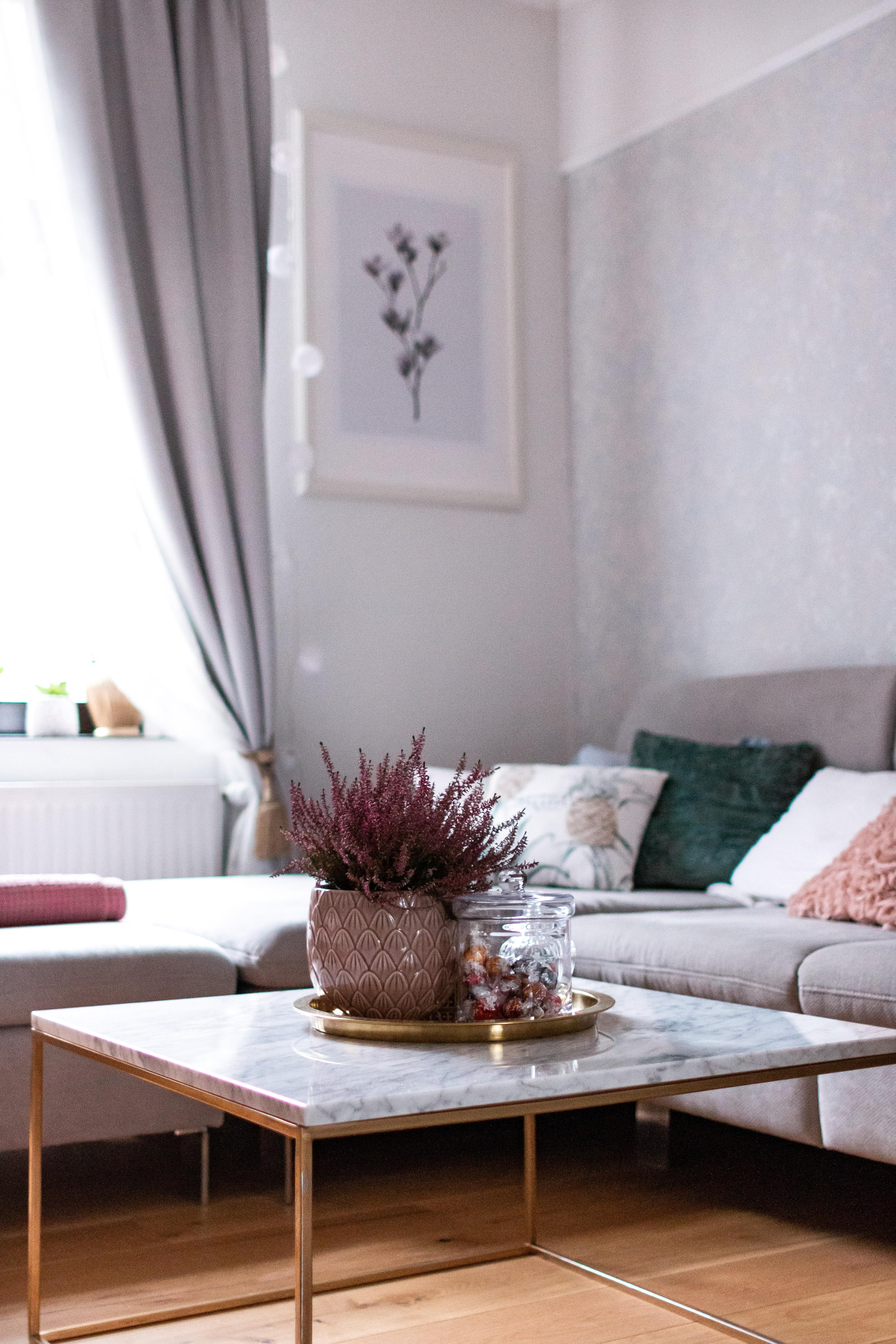 Unser Couchtisch aus Marmor.
#marmor #Couchtisch #Couch #Wohnzimmer #inspiration