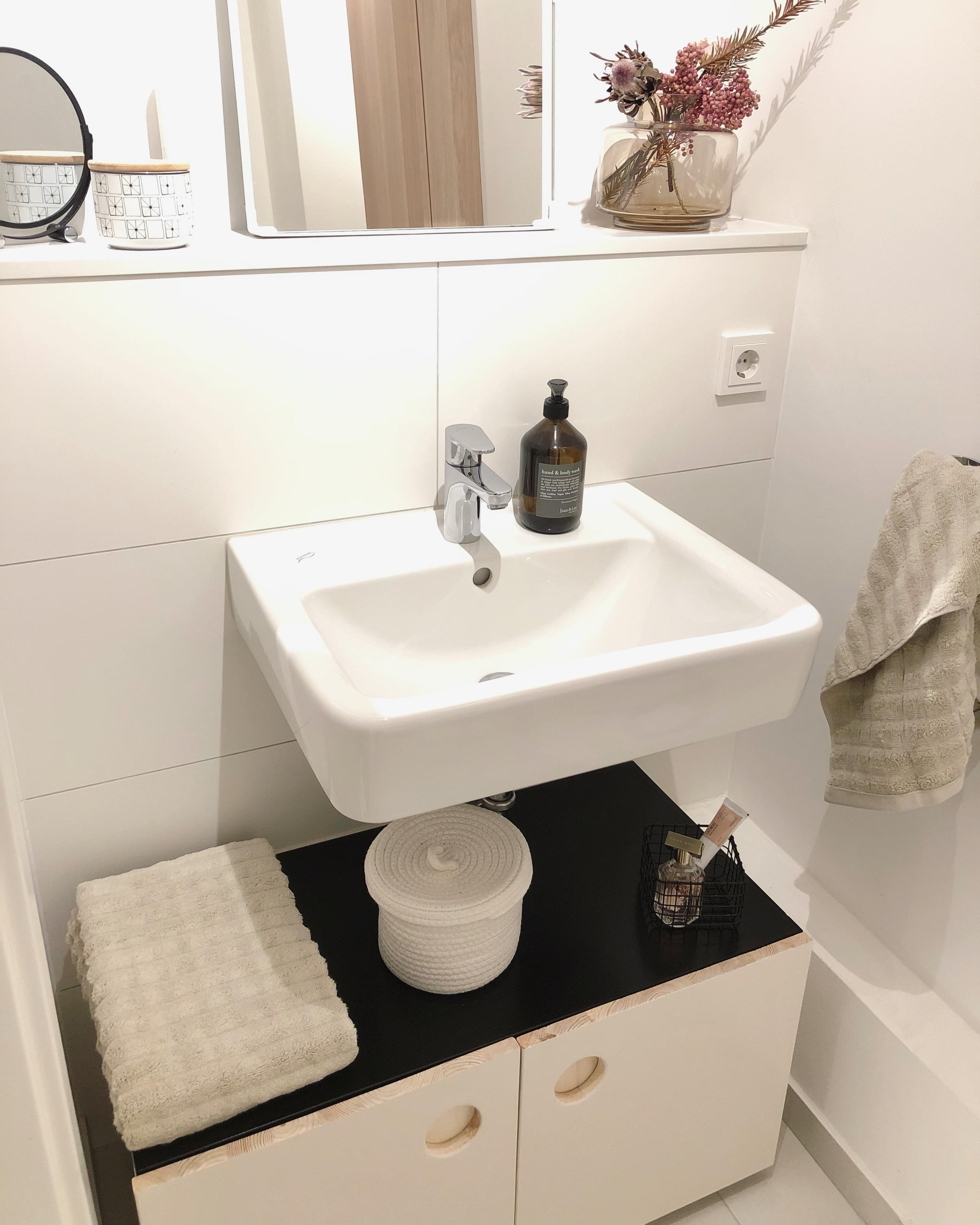 Unser #DIY #Badezimmer#schrank ist endlich fertig 🖤 #bathroom #Gästewc #DIYprojekt #couchstyle #Interior