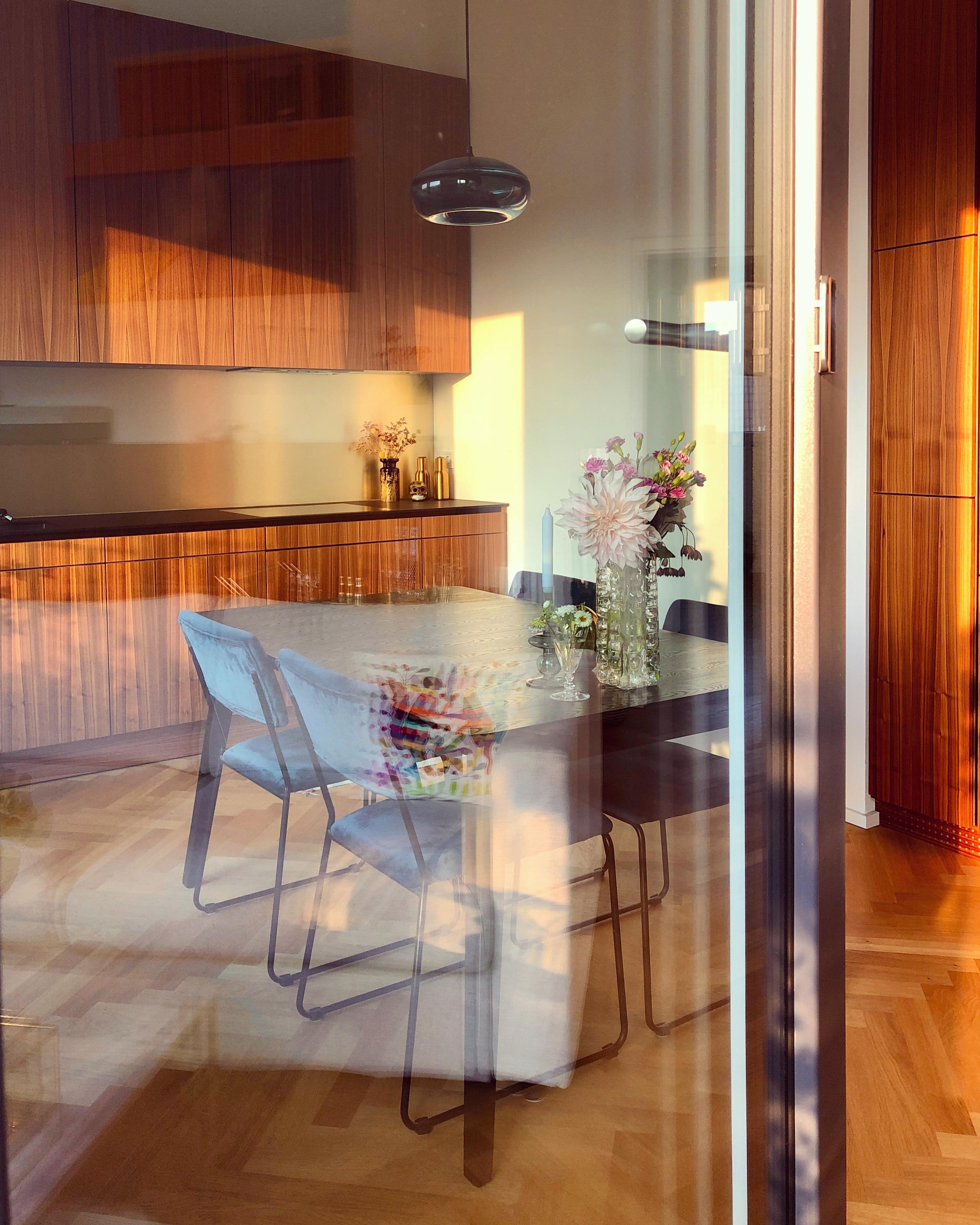 Unser #Esszimmer ist gleichzeitig #Küche, #Wohnraum und #Arbeitsplatz. #livingchallenge