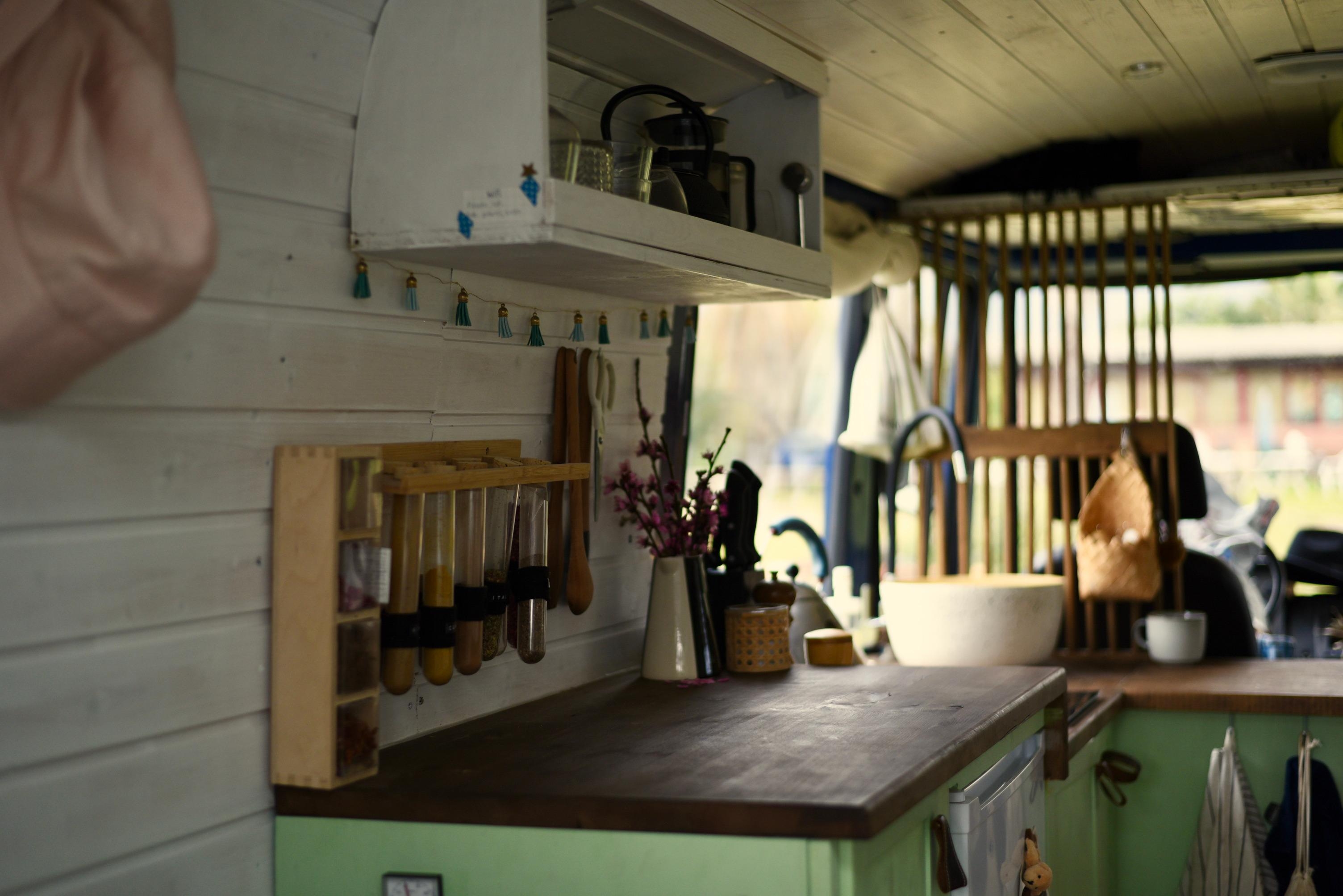 Unser Küche im Van in einem mintgrün #kitchen #vanlife #interior