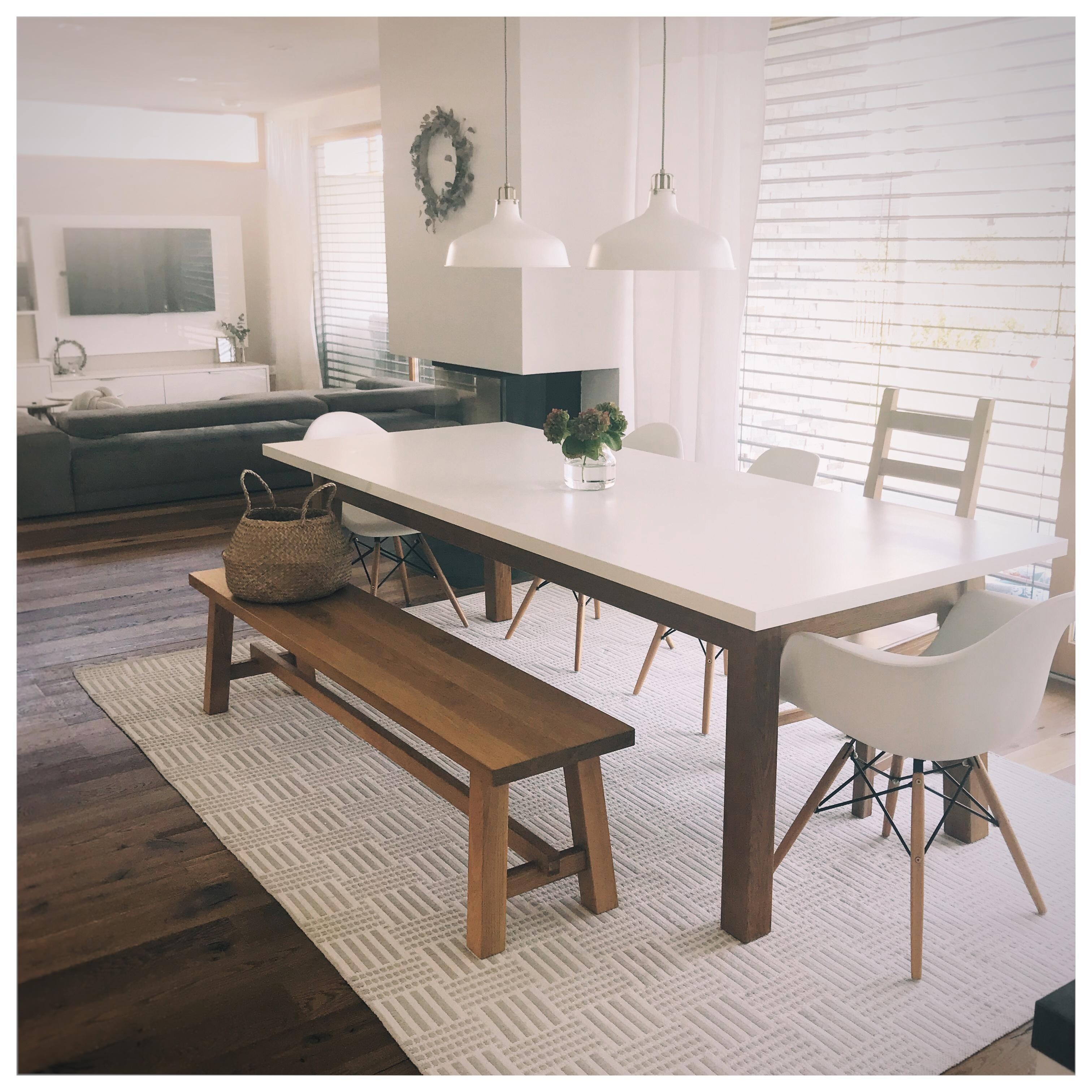 Unser Lieblingsplatz im ganzen Haus ❤️
#familyhome #whiteliving #wood #lieblingsplatz #table #dinningroom #esszimmer