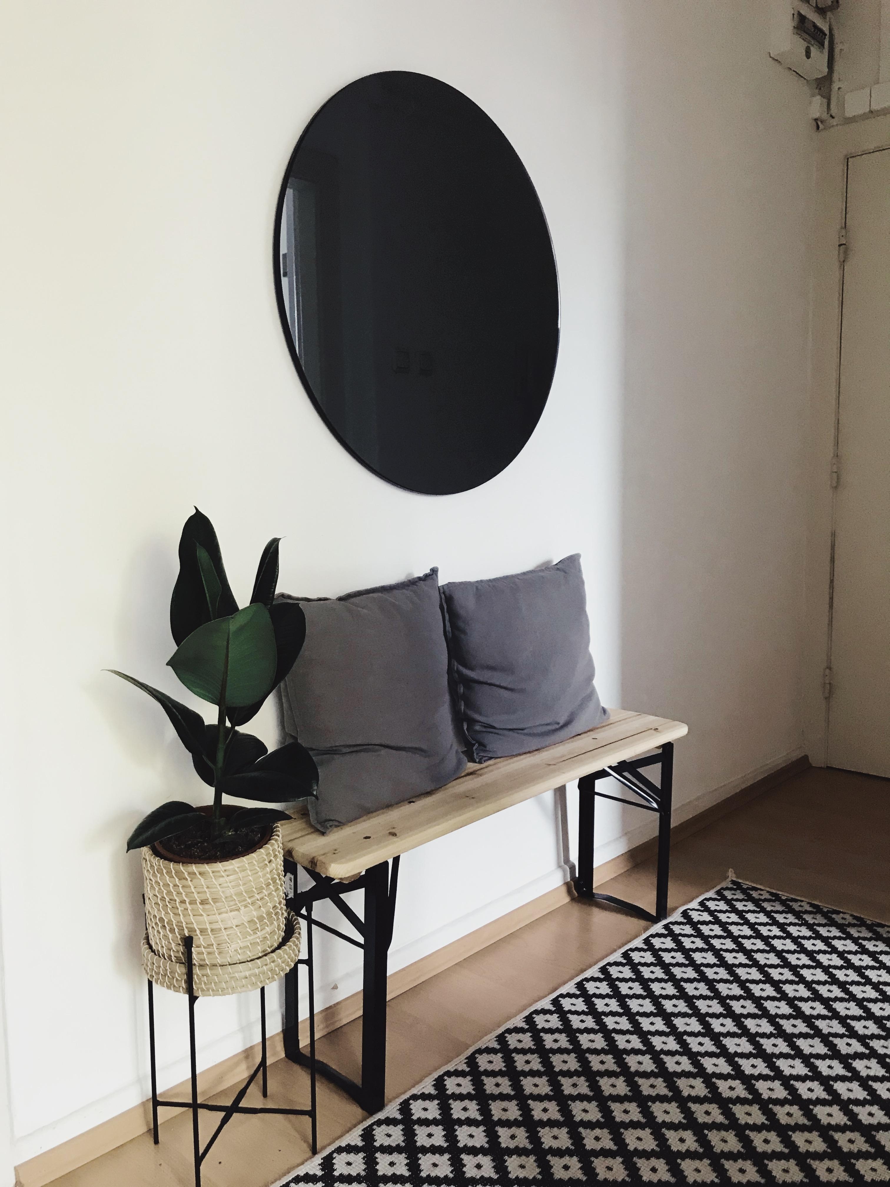 Unser neuer Eingangsbereich mit meinem absoluten Lieblingsspiegel! #couchliebt #mirror #scandi