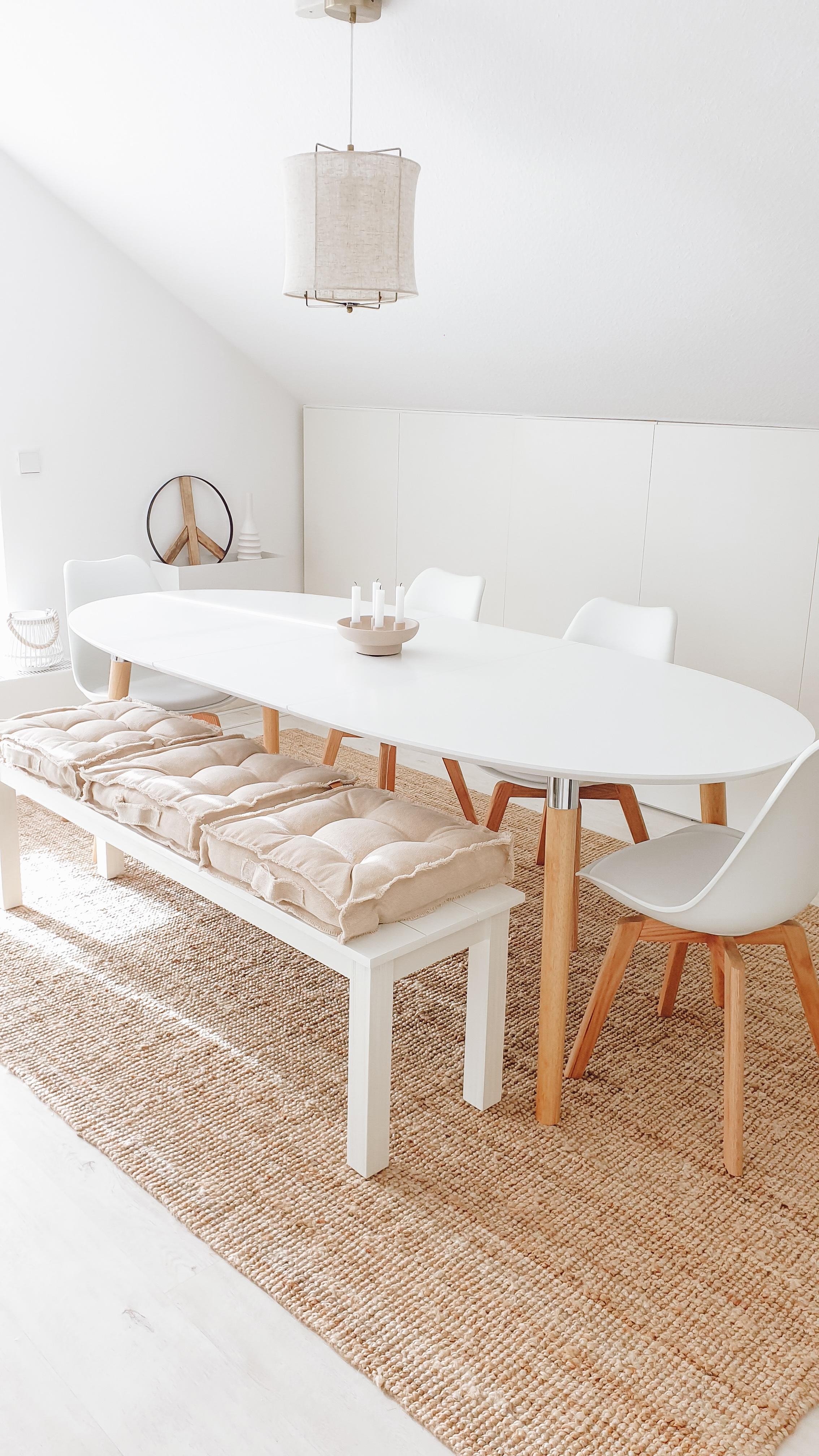 Unser neuer Esstisch ist da 😍
weiß, oval und ausziehbar. Ich bin verliebt 😍
#esstisch #wohnzimmer #livingroom
#Skandi 