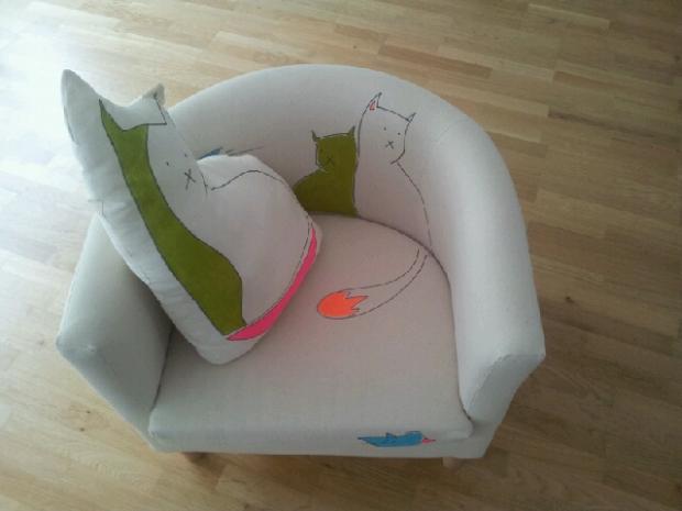 Unser selbstbemalter Sessel mit Katzenkissen! #homestory