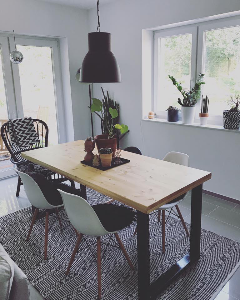 Unser selbstgemachter Tisch <3 #diy #esstisch #wohnzimmer #minimalismus #pflanzen #urbanjungle