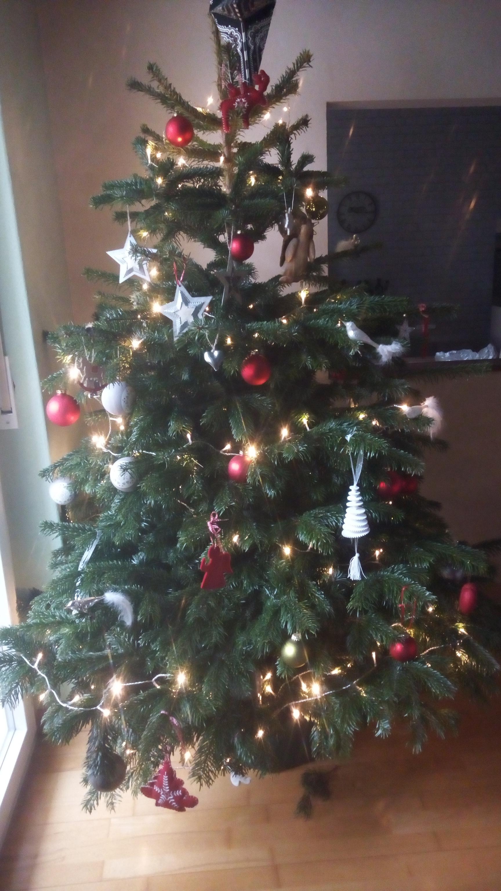 Unser Weihnachtsbaum von den Enkeln(3 und 5) geschmückt, im Scandistyle