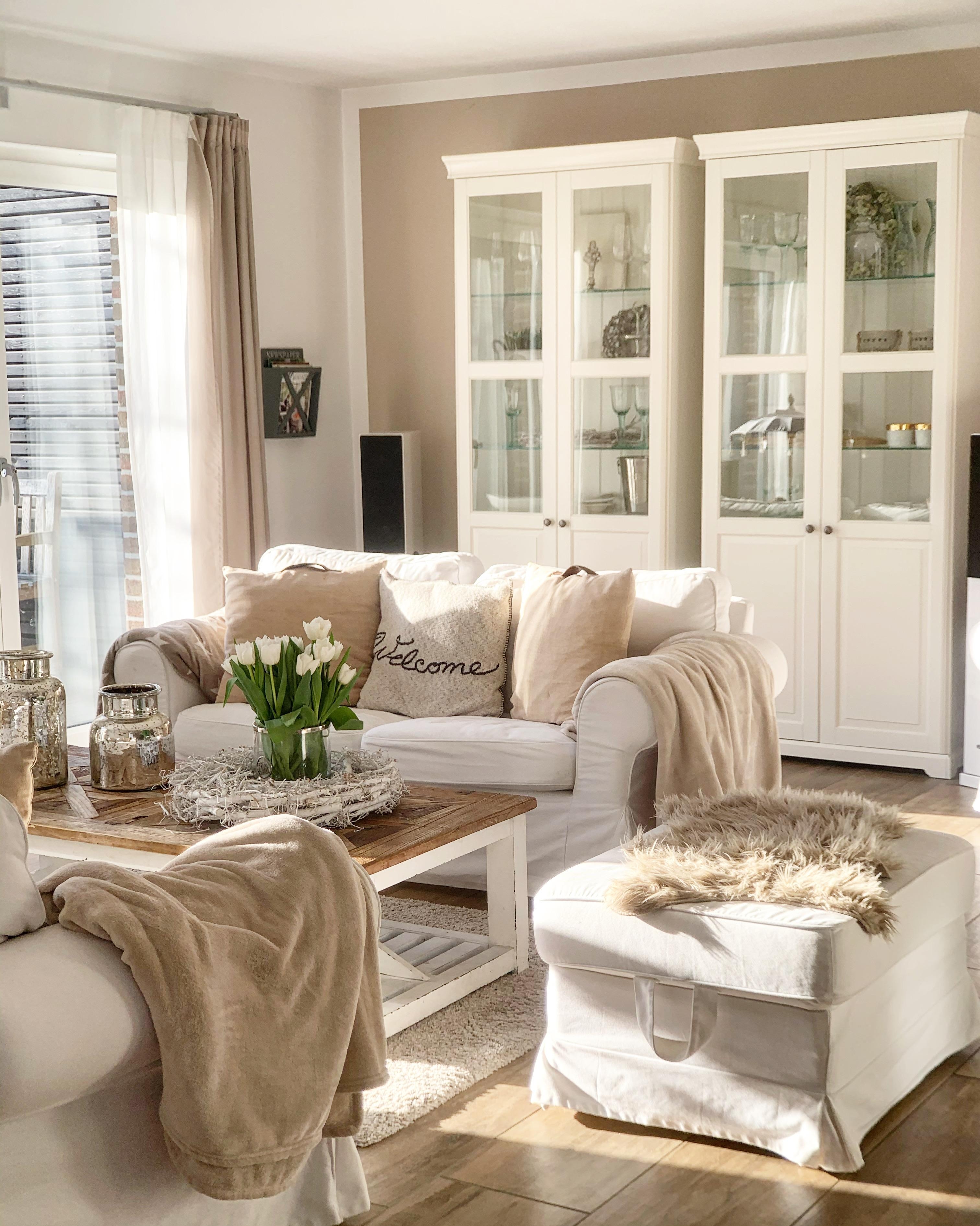 Unser Wohnzimmer!

#couch #couchtisch #wohnzimmer #interiorinspo #einrichten 
#landhausstil 