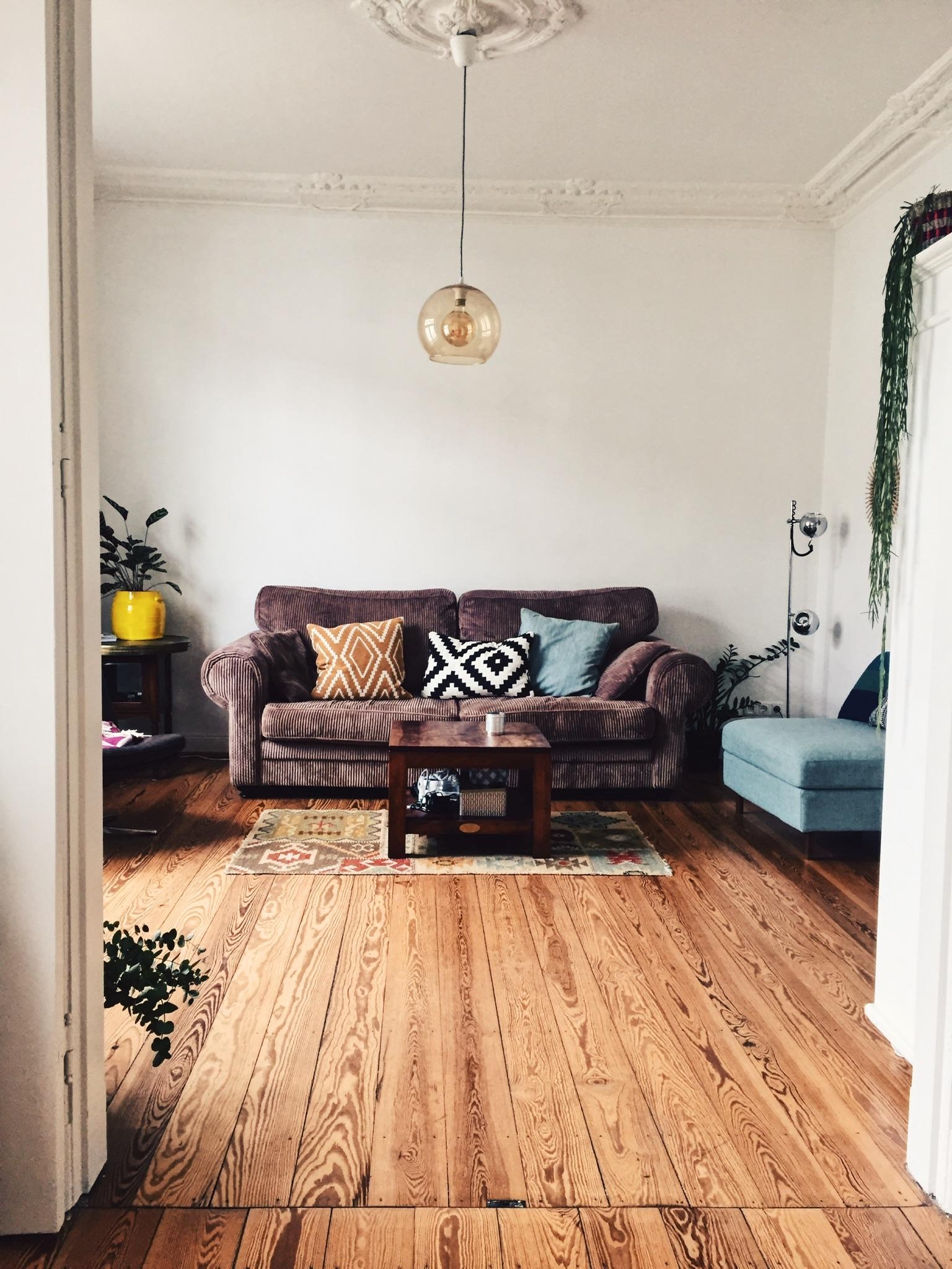 Unser Wohnzimmer. Ich liebe die super weiche Couch aus Cord
#Wohnzimmer #sofa
#livingroom