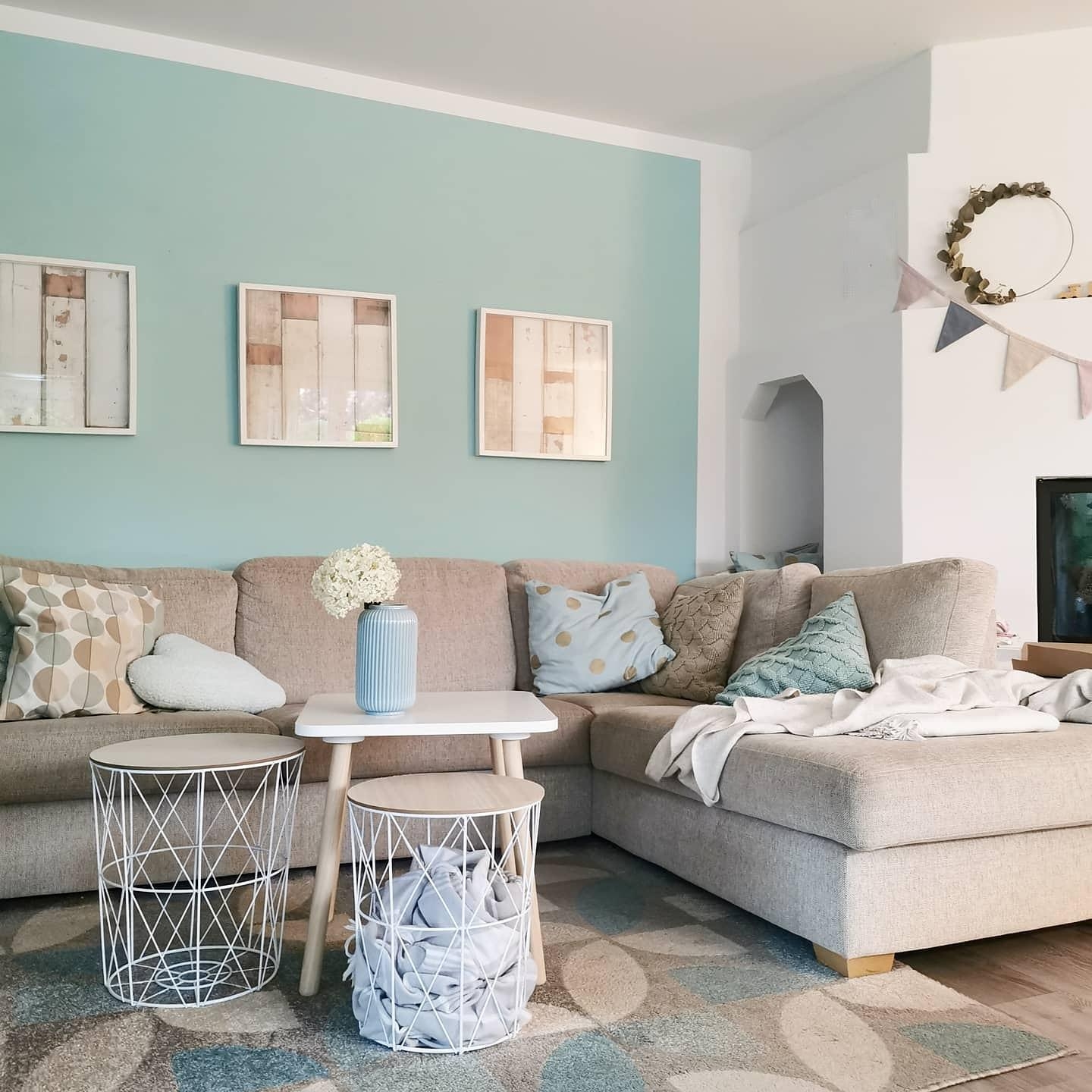 Unser Wohnzimmer im frischen Gletscherblau erhält bald ein Makeover... #couchstyle #interior #pastell #Wohnzimmer