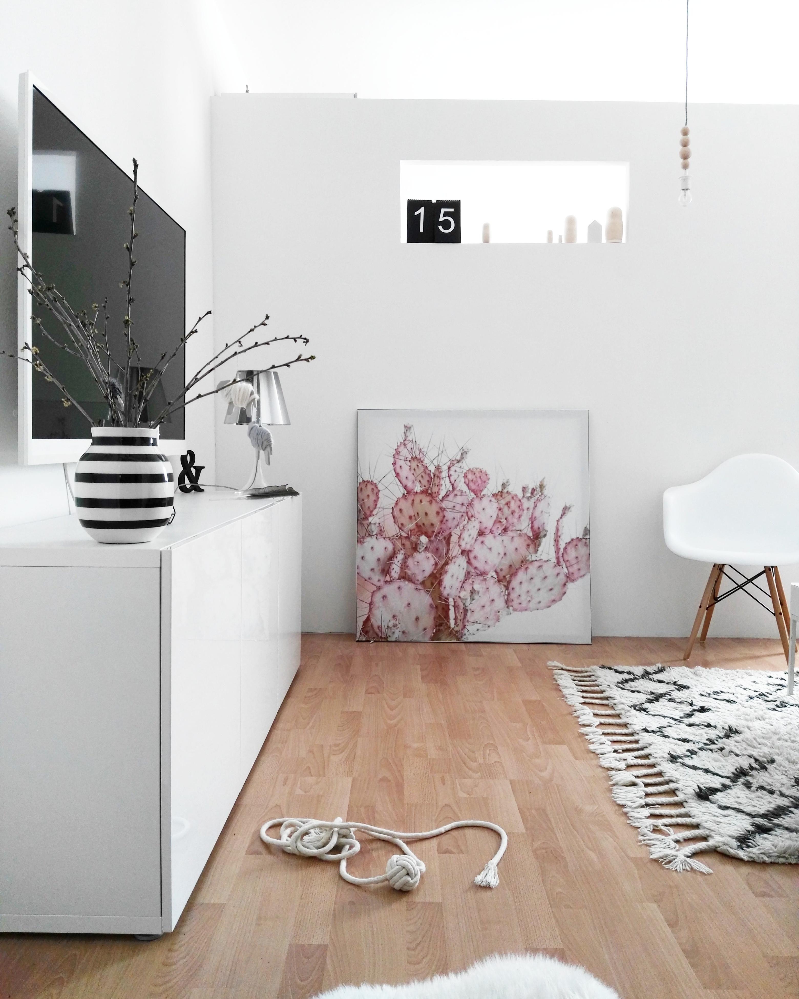 unser Wohnzimmer....
#living #scandinavianhome #White #kählervase #Sideboard  #eames #vitra #nordic #wohnzimmer