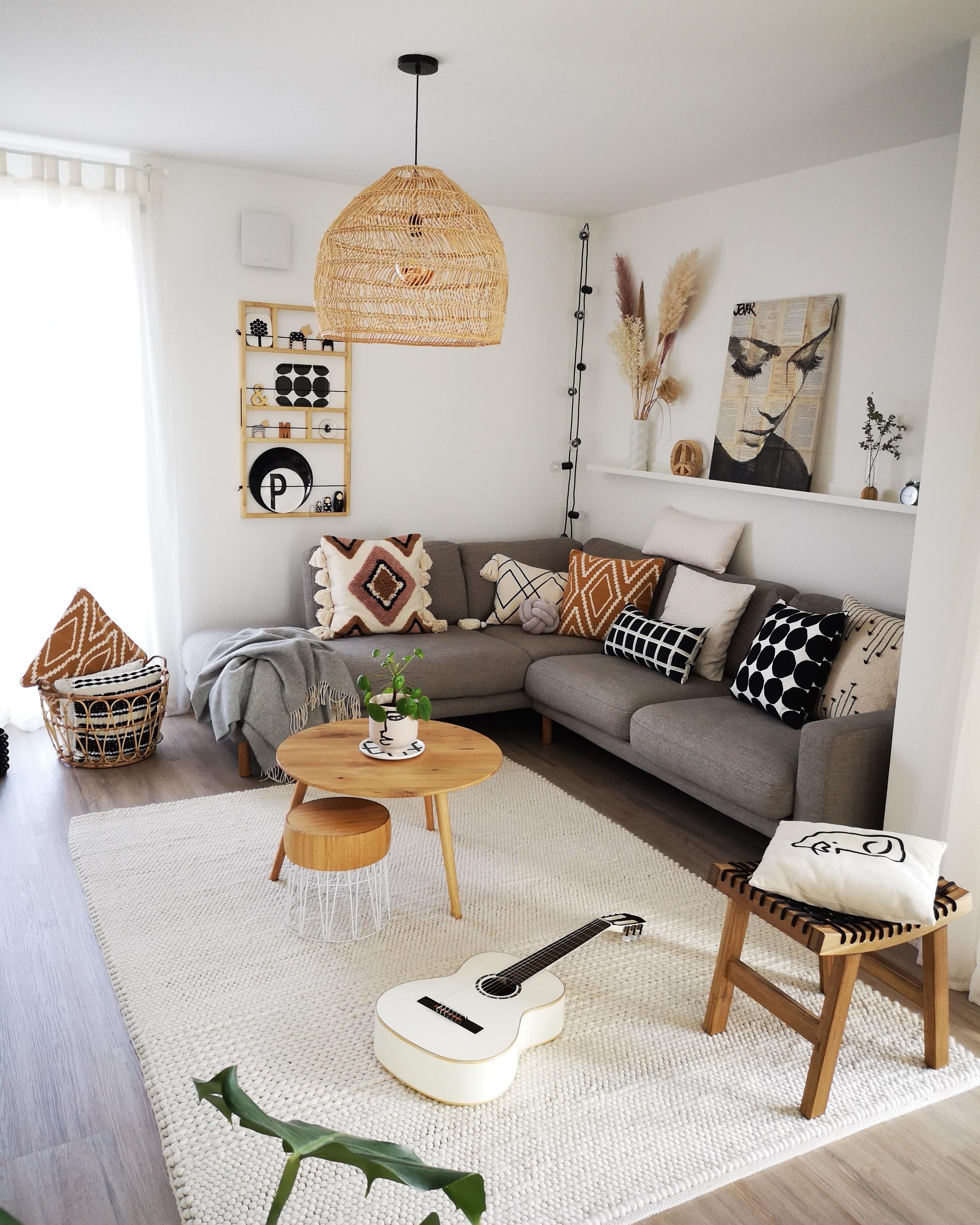 Unser Wohnzimmer mal wieder in einem etwas anderen Look 😊

#livingroomdecor #boholiving #bohostyle #scandinavianhome
