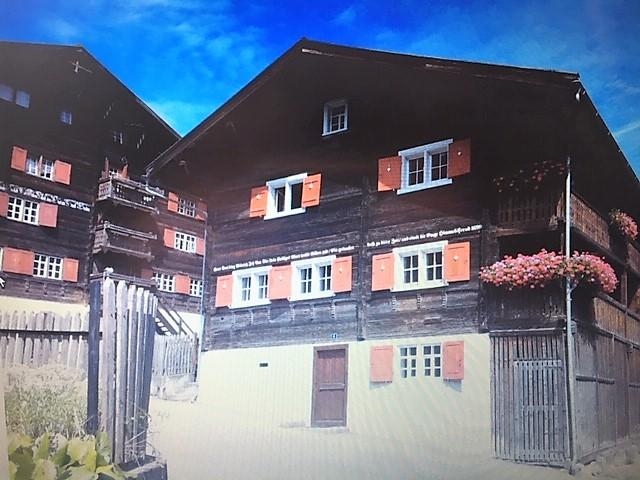 Unser Zuhause.
Ein 300-jähriges Walserhaus im Orginalzustand.