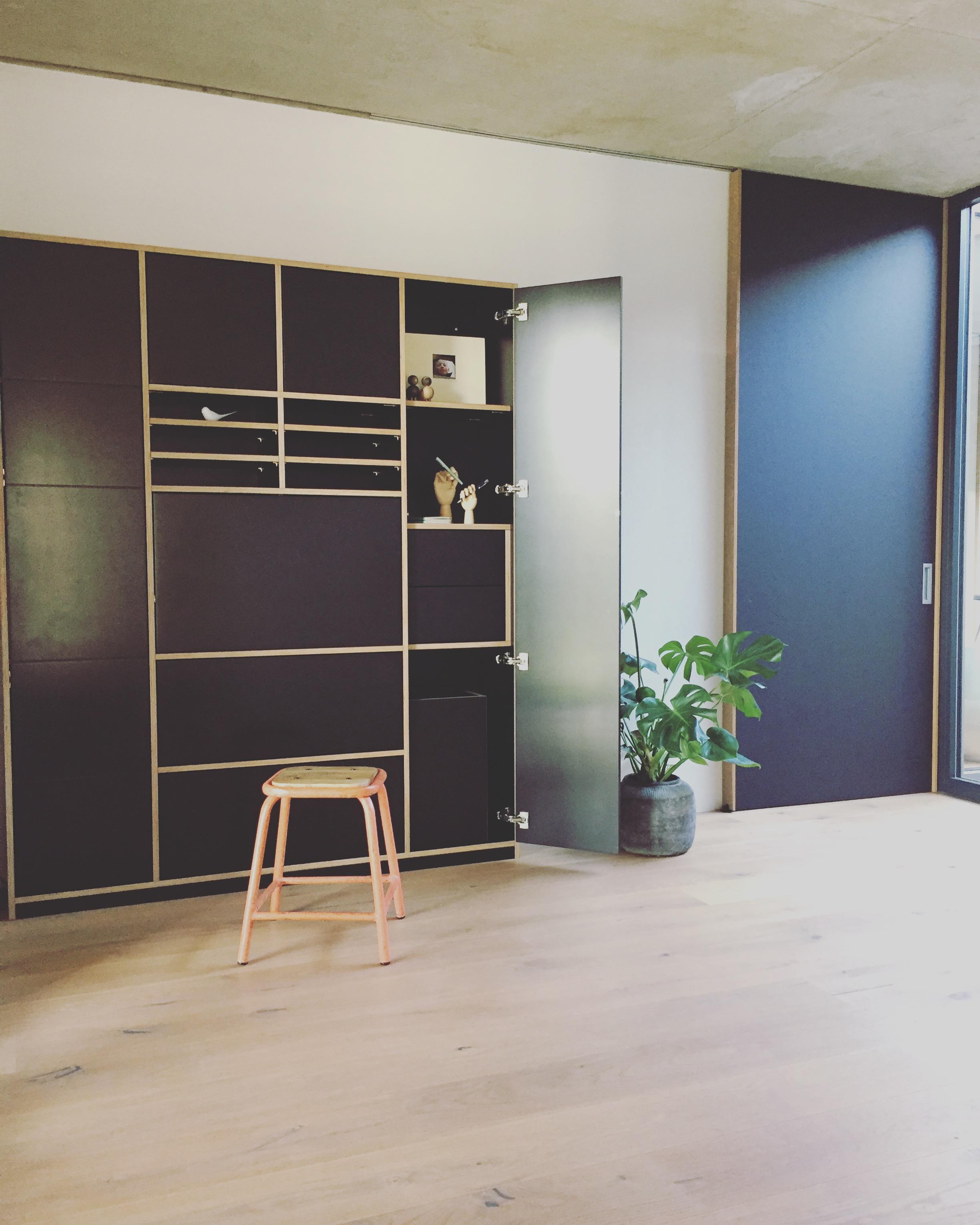 Unsere Aussicht vom Wohnzimmer ins Büro. Hygge kommt demnächst😁. #minimalistisch #multiplex #sekretär