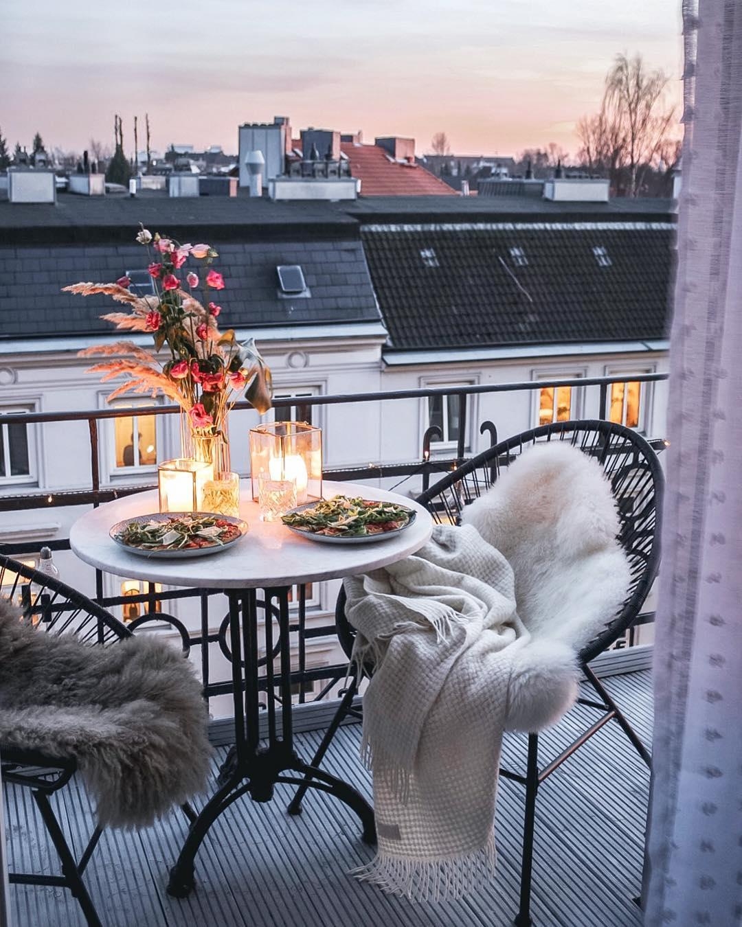 Unsere #Balkon-Stimmung am WE!

#balcony #balkonien #frühling #kerzen #abend #essen #gemütlich #hygge #scandi #nordic 