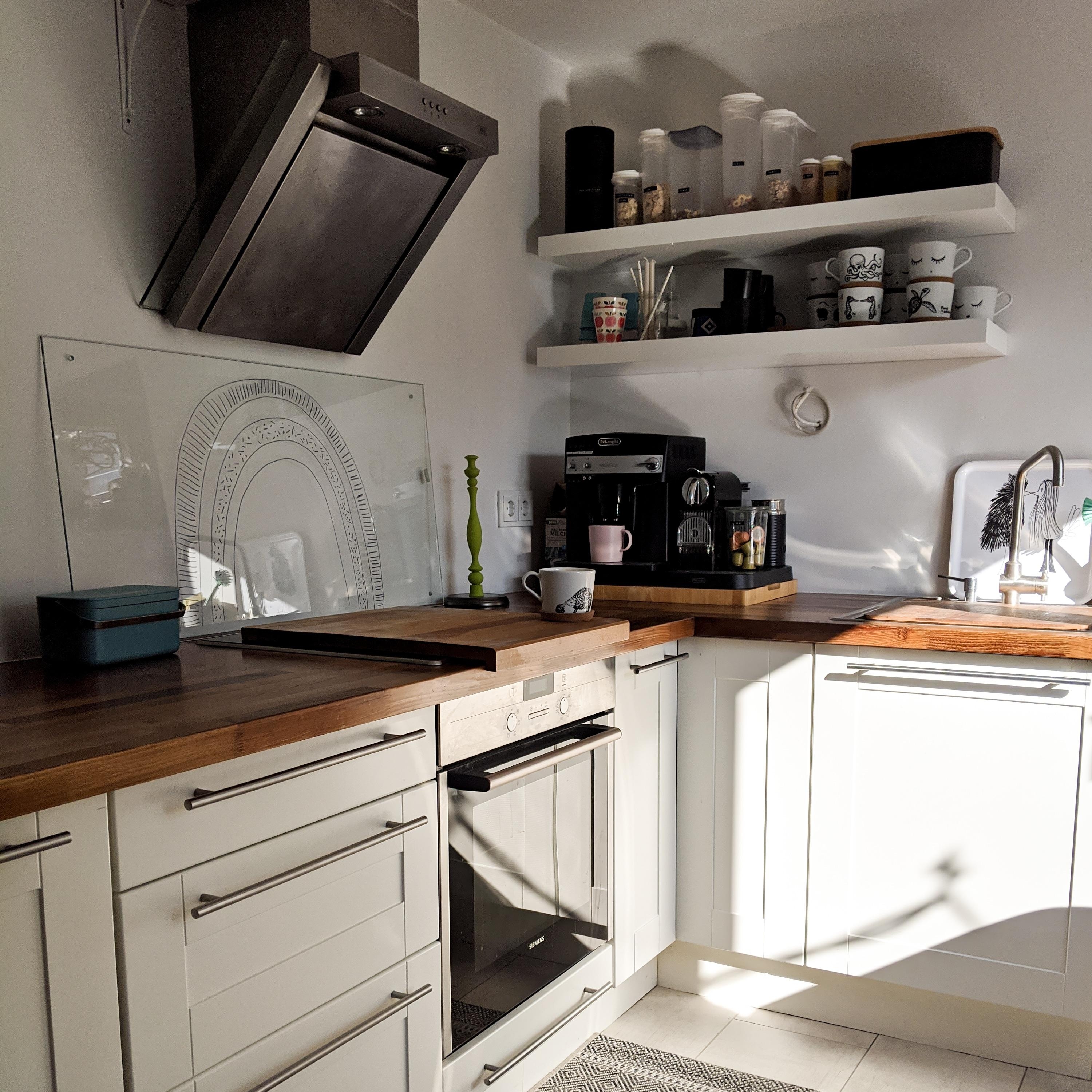 Unsere frisch renovierte Küche

#sonnenstrahlen #küchenliebe #küche #renovieren 