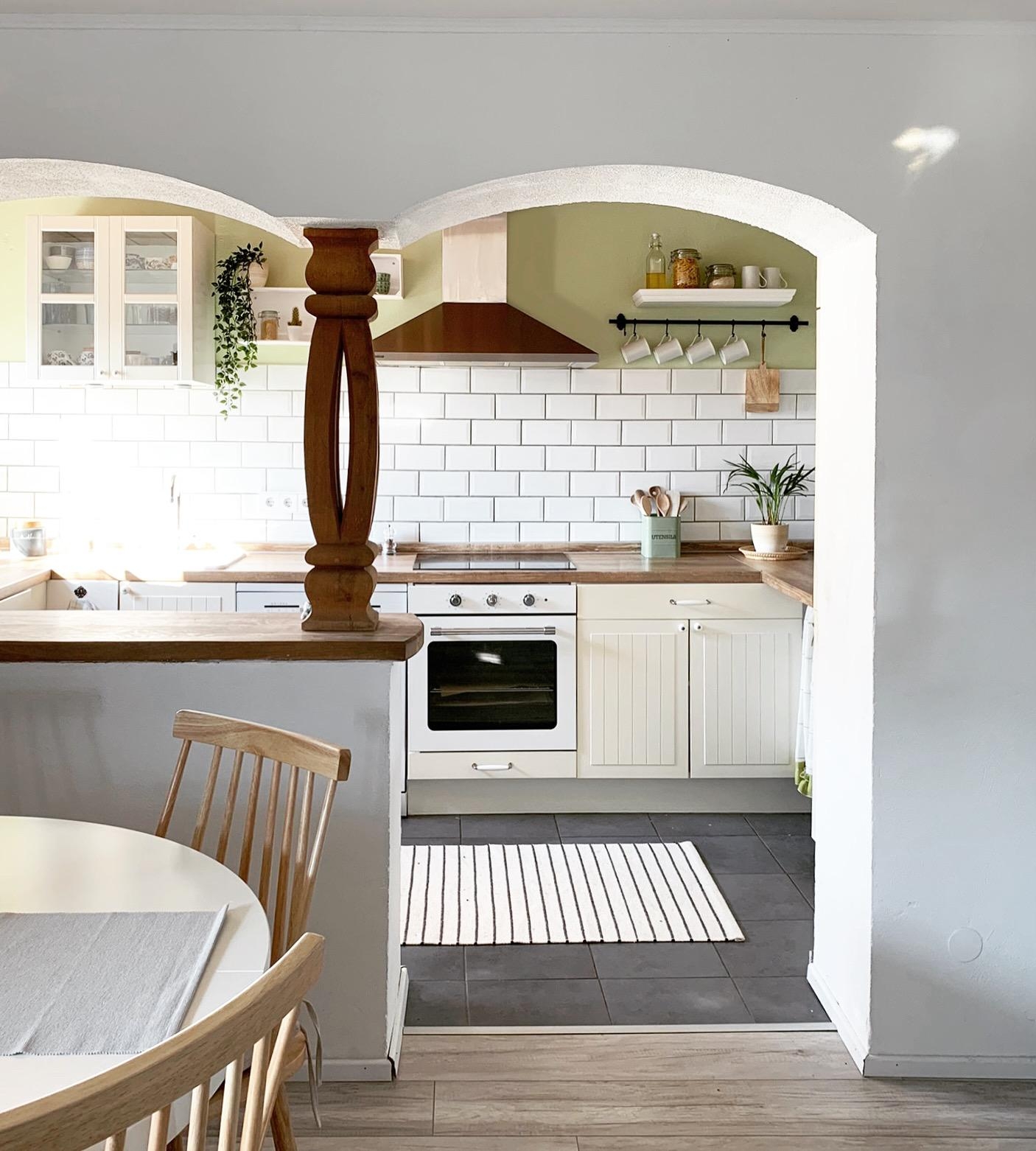 Unsere kleine Küche
#küche #skandistyle #sonne #holzliebe #zimmerpflanzen #metrofliesen #wohnküche