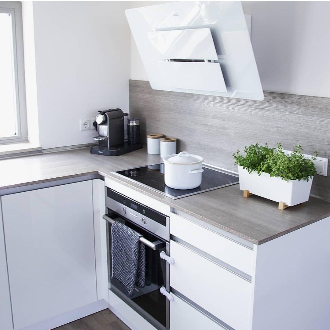 Unsere Küche ❤ Wir lieben klare Linien und aufgeräumtes Design #kitcheninspo #kitchen 