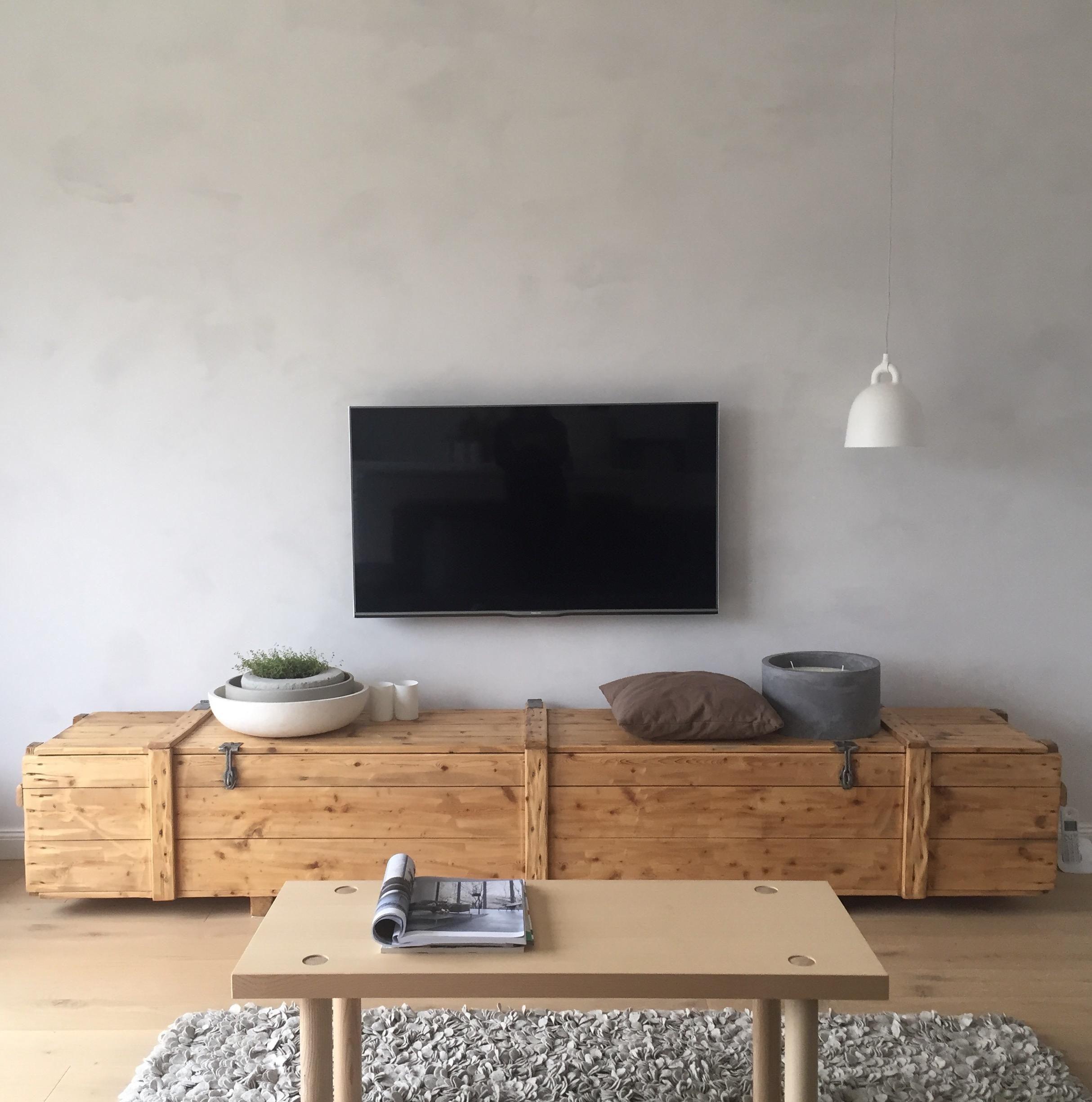 Unsere Kuschelecke. #livingroom #connox #normanncopenhagen #kuschelecke #leuchte #hygge #couchtisch #ikea #cozy #home