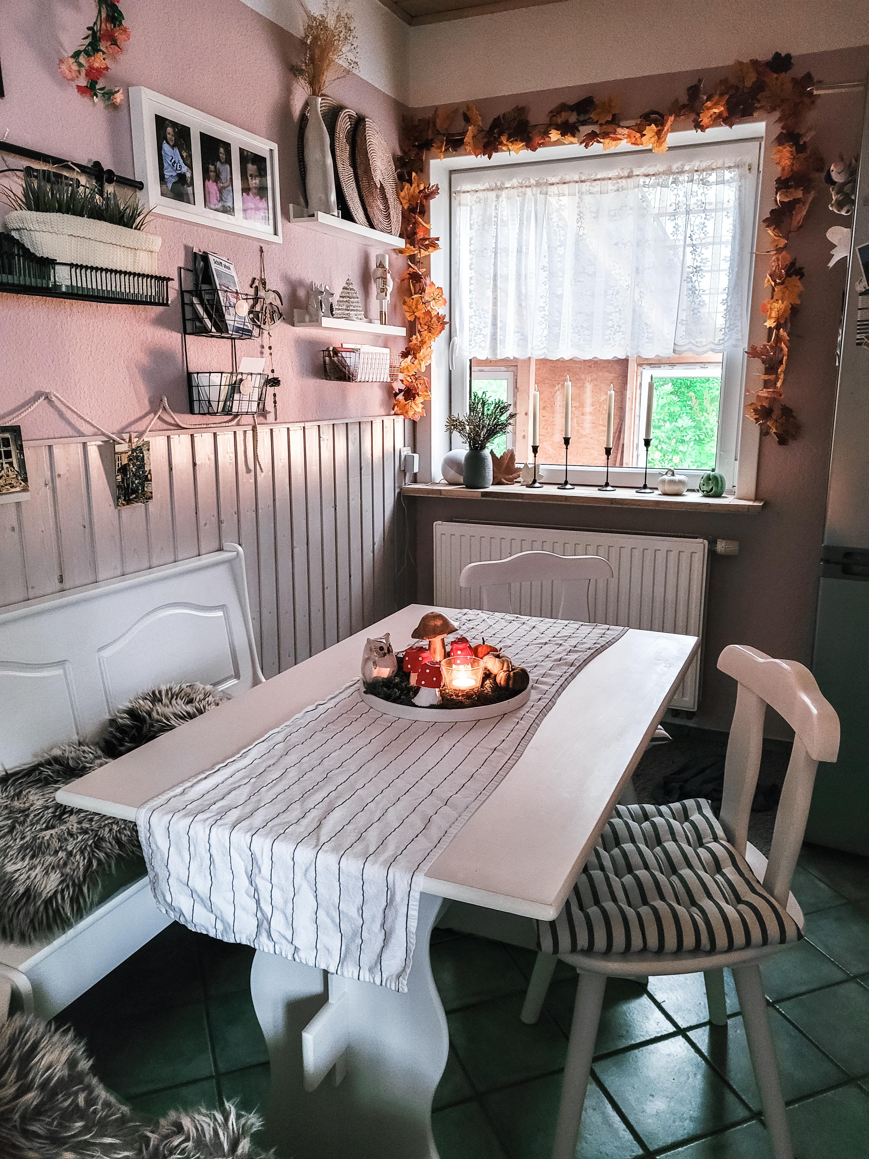 Unsere kuschelige Sitzecke in der Küche🤗!
#kücheninspiration #fotografie #küche #küchenstory #sitzecke #essecke 
