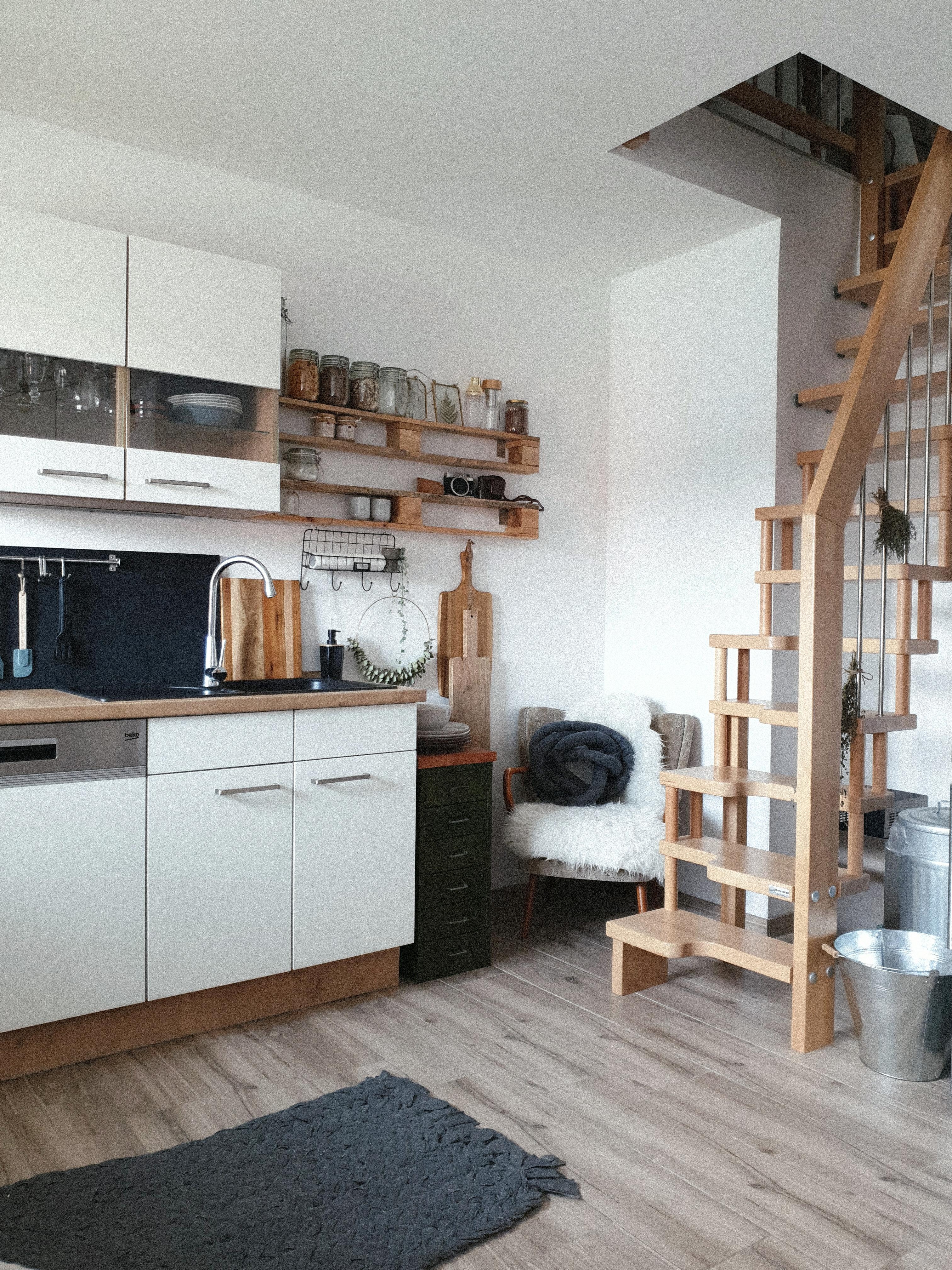 Unsere Wohnküche. Ein Mix aus Holz und weiß - eine Mischung aus alt und neu.
#couchliebt#skandistyle