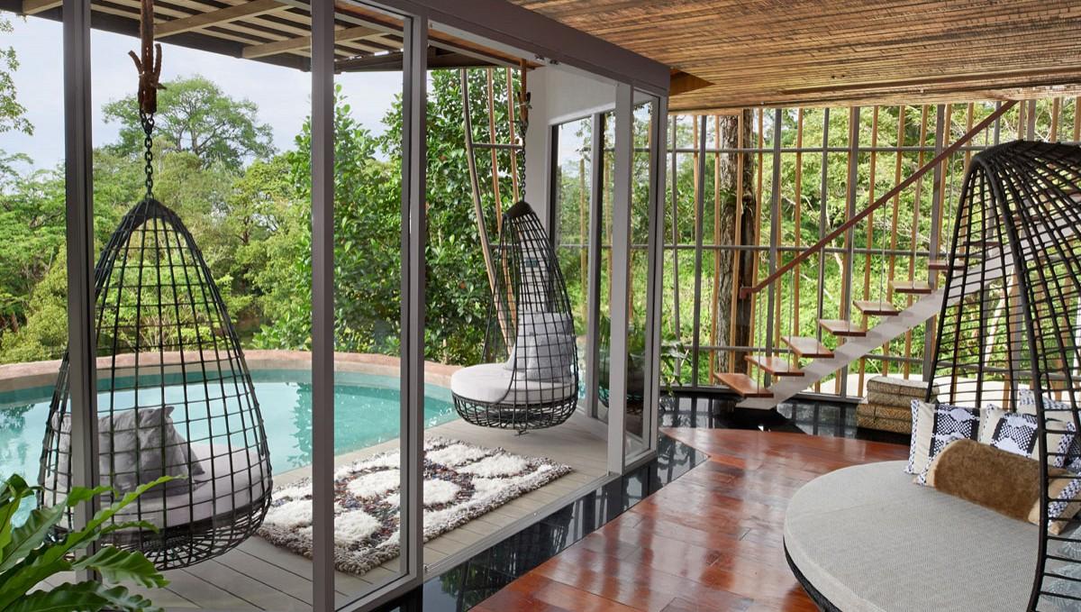 Untere Etage des Tree Pool House im Keemala Resort #pool #wohnzimmer #lounge #luxus ©2016 Keemala Hotel