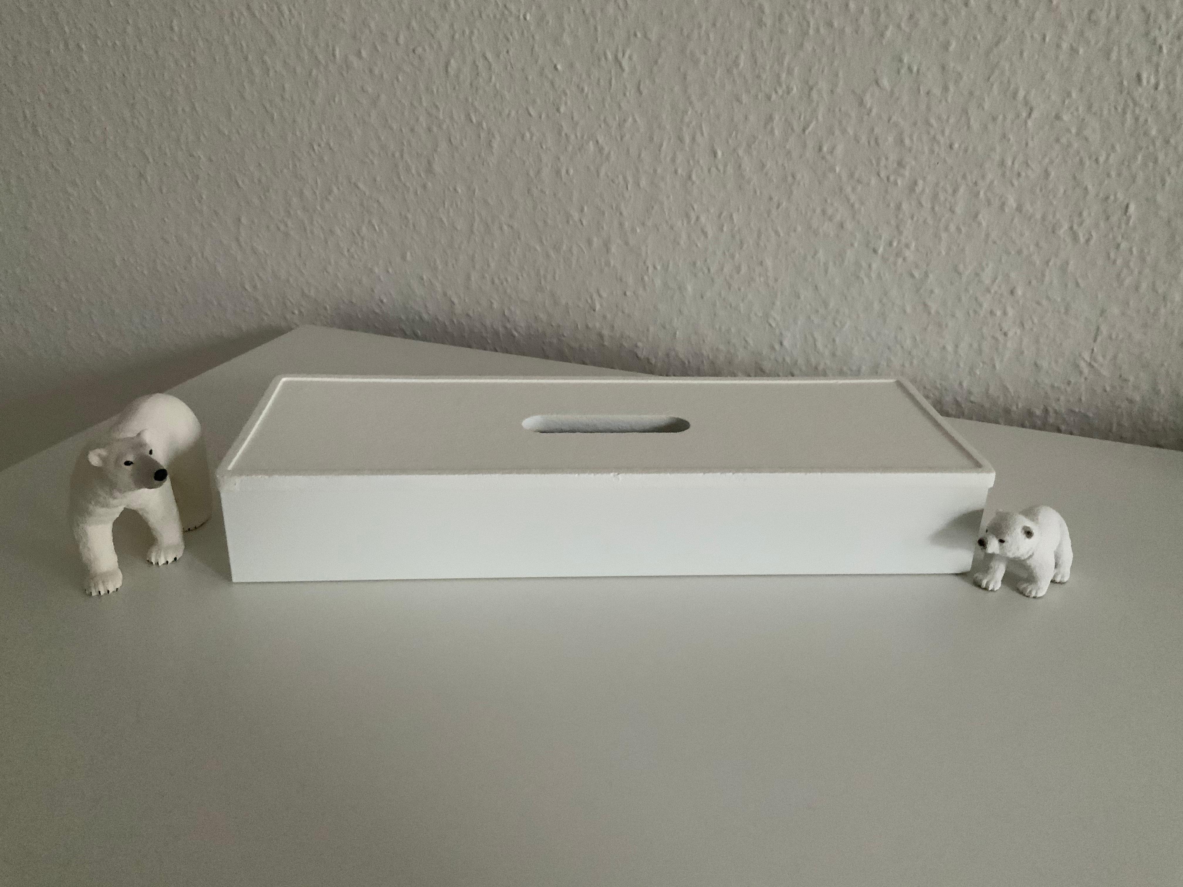 Upcycling IKEAbox, 
Korkdeckel der Stiftebox weiß gespritzt